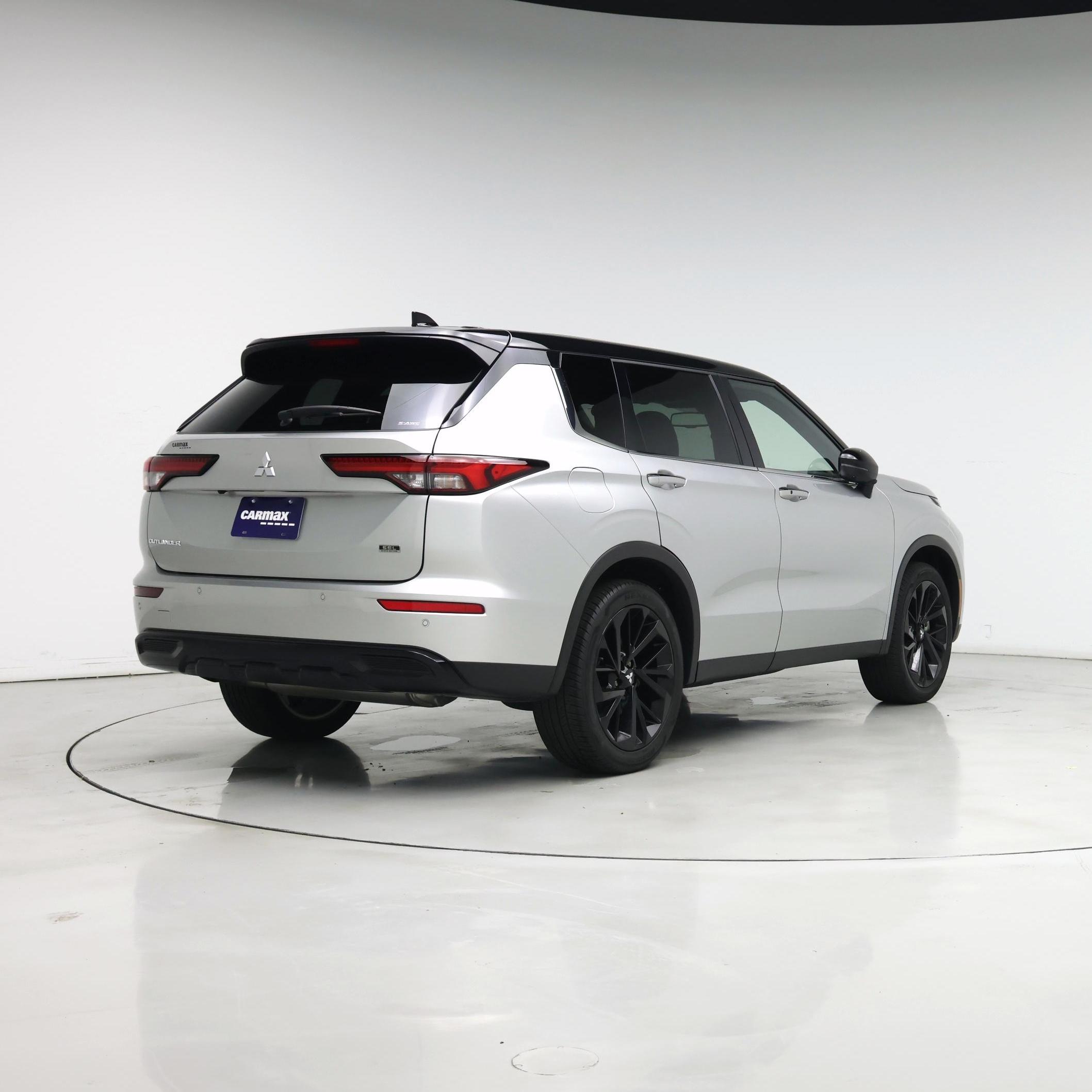 Thumbnail: 2023 Mitsubishi Outlander - 8