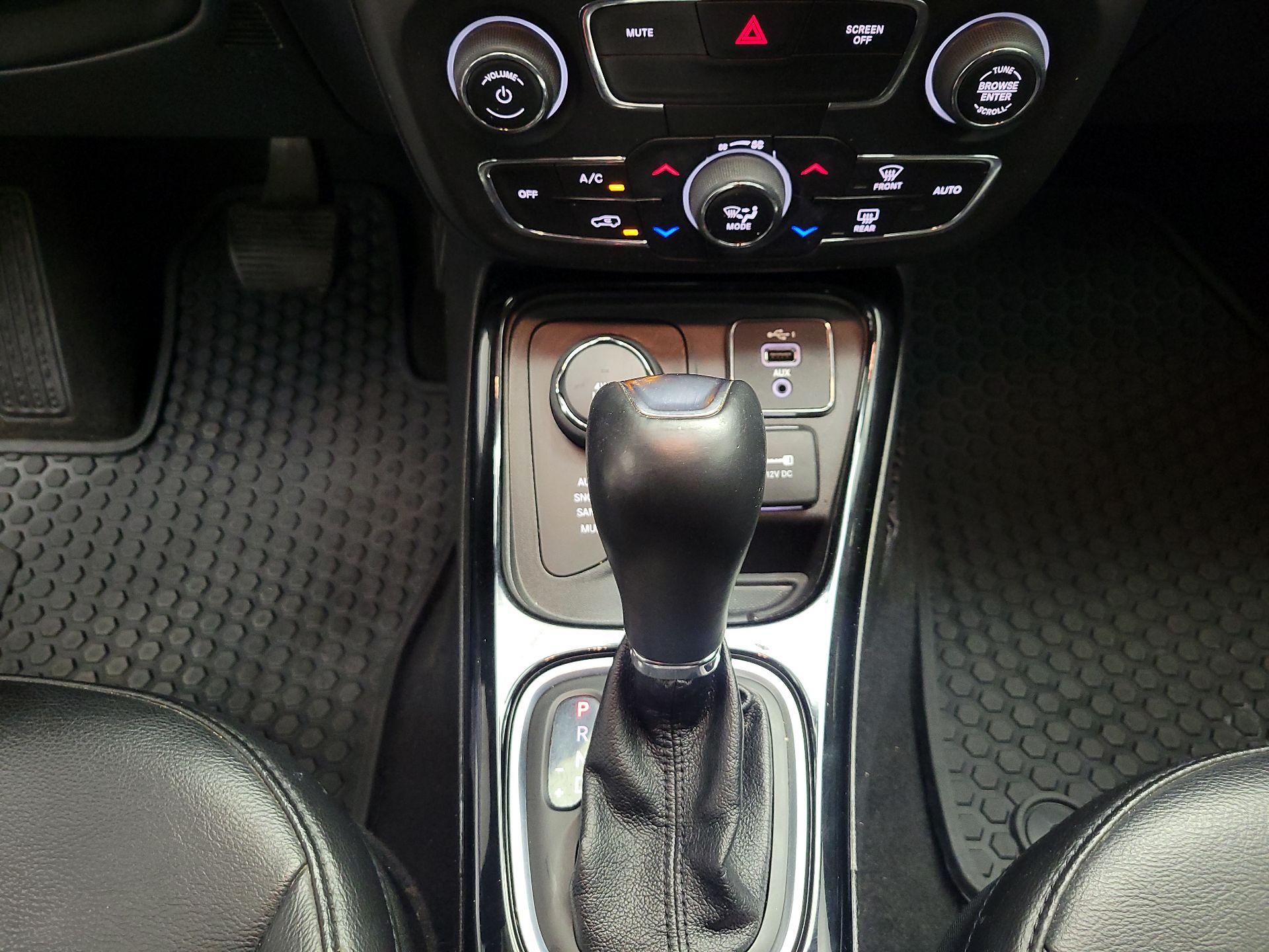 Thumbnail: 2020 Jeep Compass - 16