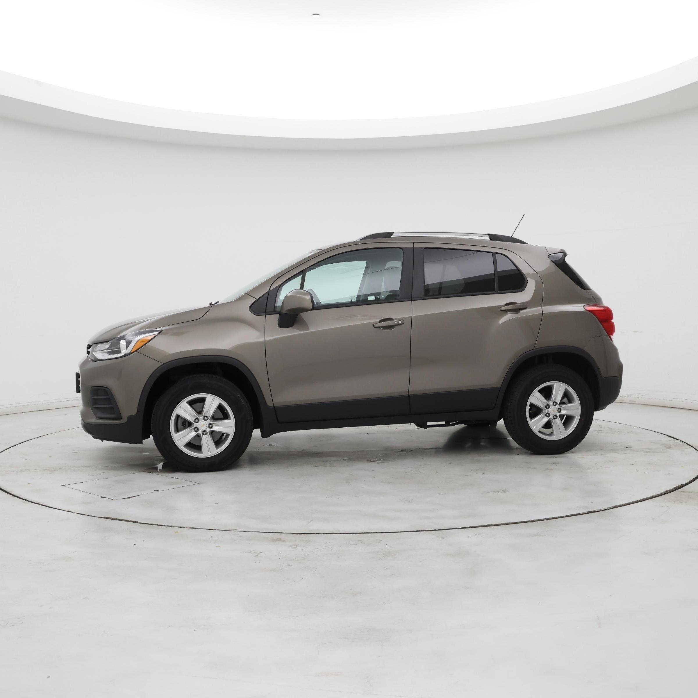 Thumbnail: 2022 Chevrolet Trax - 3