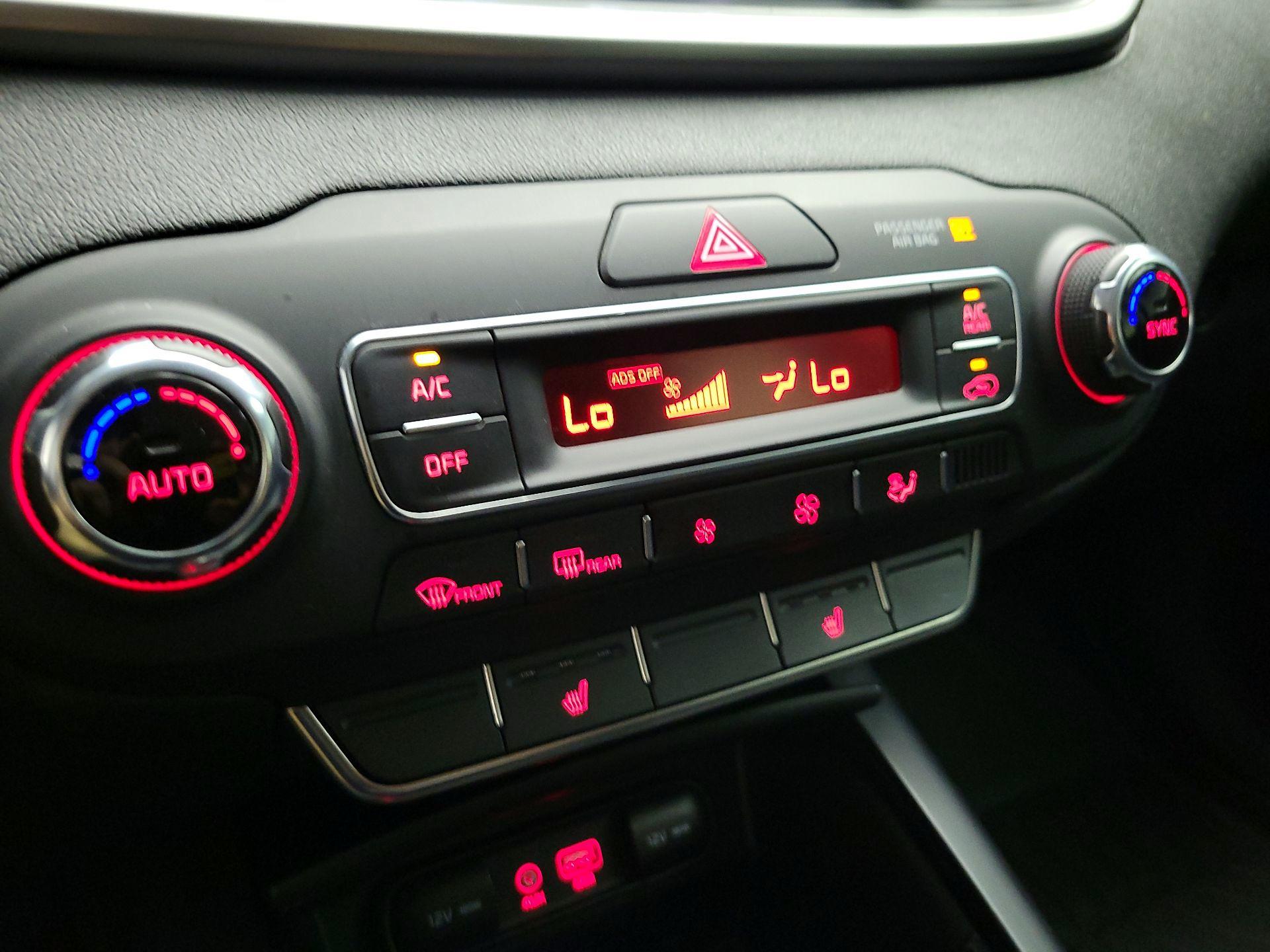 Thumbnail: 2019 Kia Sorento - 16