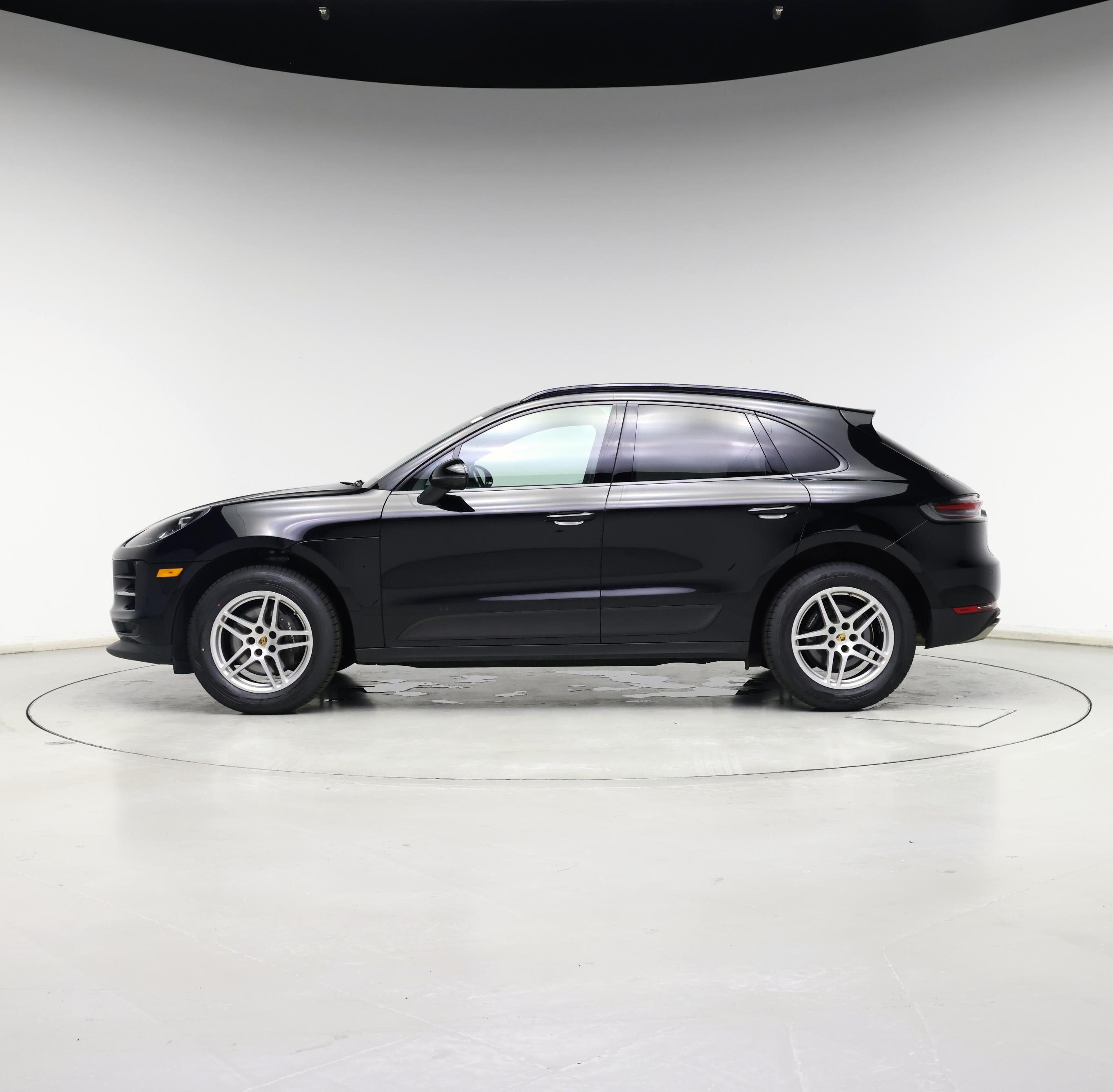 Thumbnail: 2021 Porsche Macan - 3