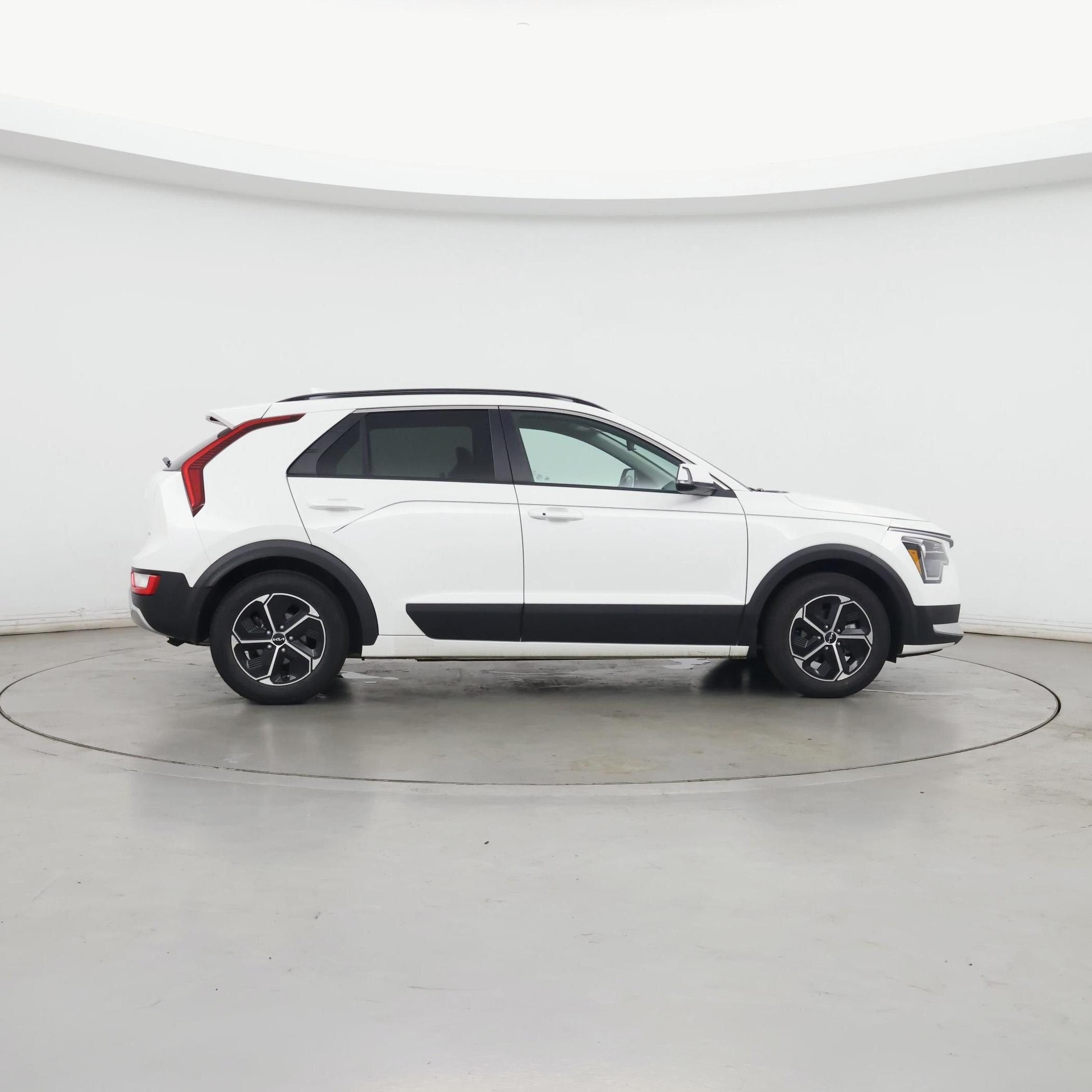 Thumbnail: 2023 Kia Niro - 7