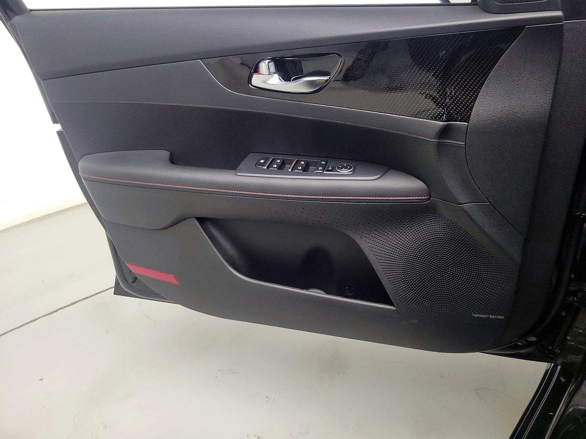 Thumbnail: 2021 Kia Forte - 12