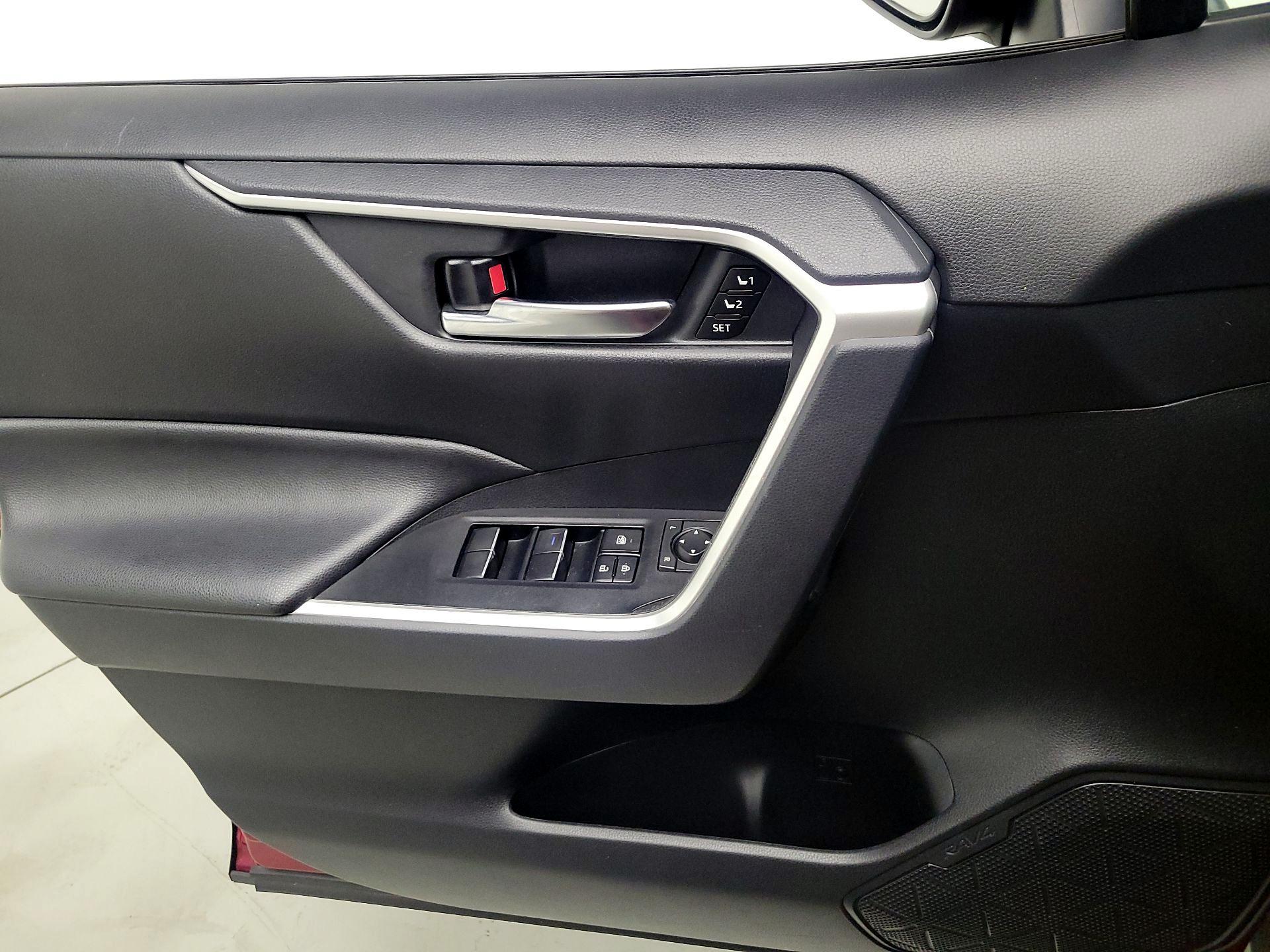 Thumbnail: 2019 Toyota RAV4 - 12