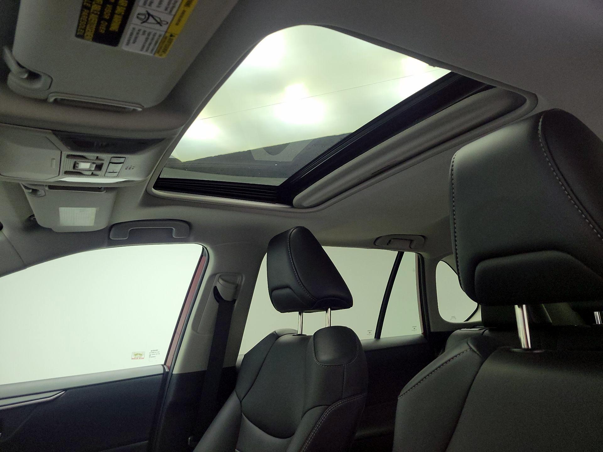 Thumbnail: 2019 Toyota RAV4 - 19
