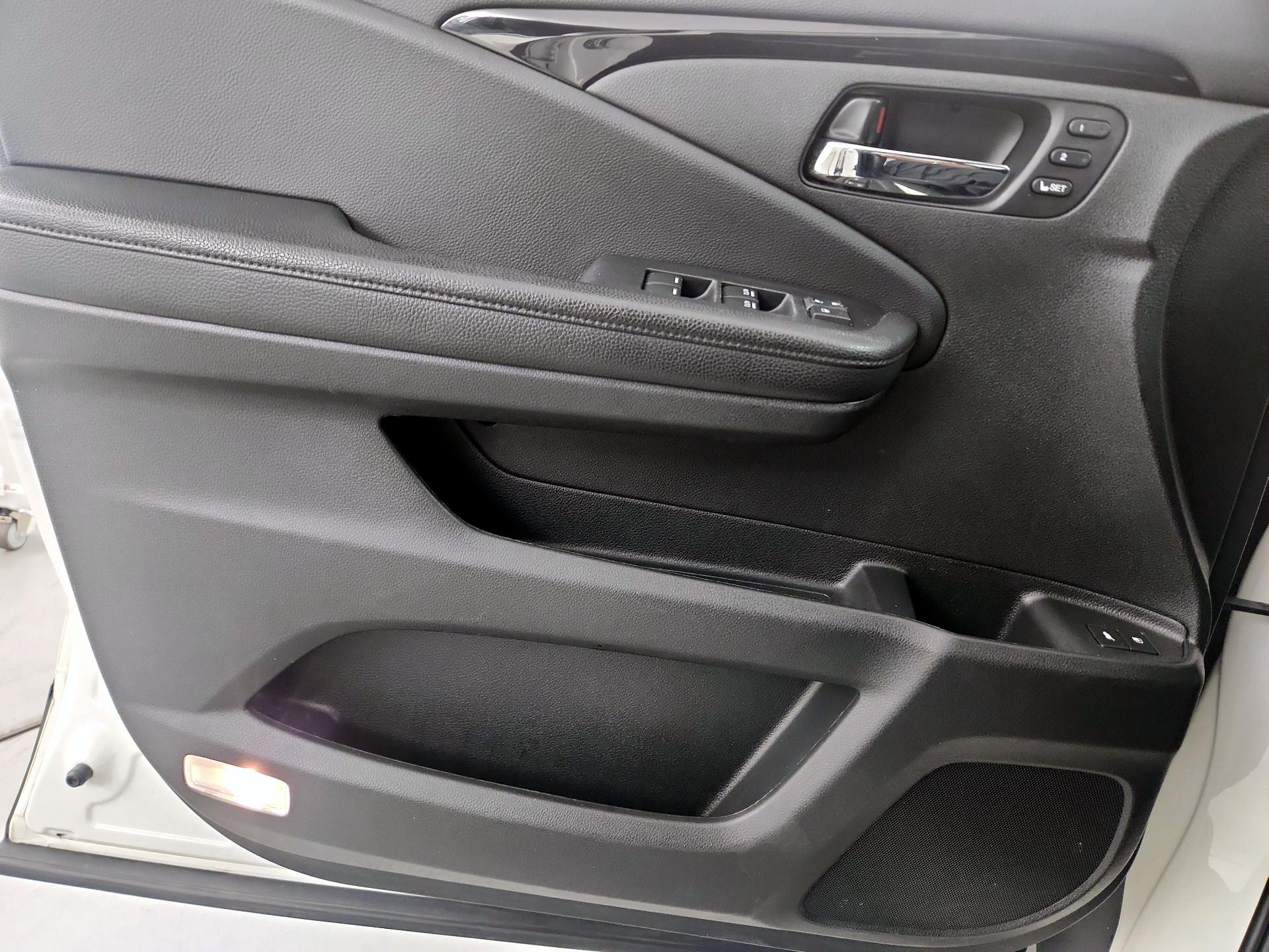 Thumbnail: 2019 Honda Pilot - 12