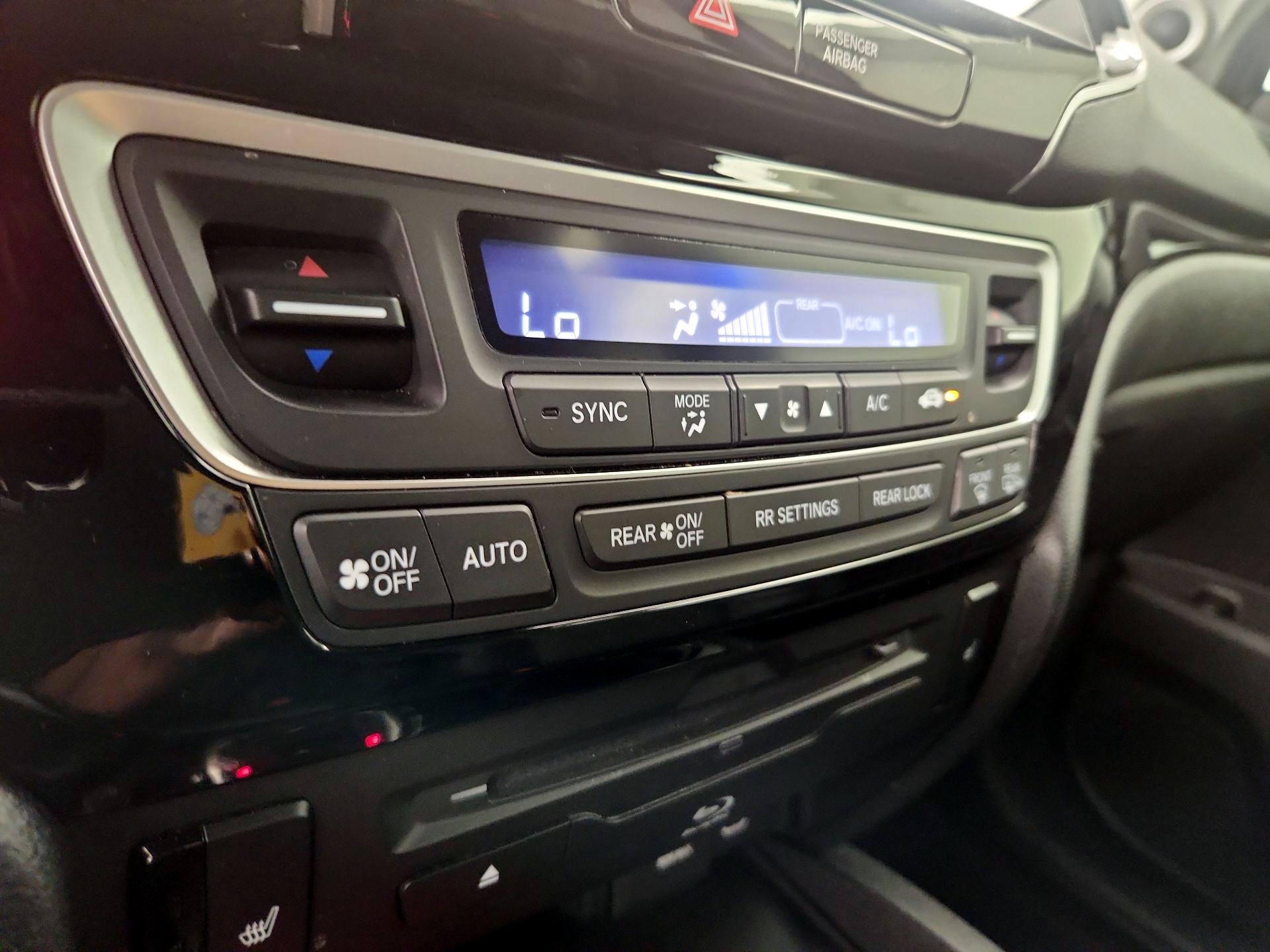 Thumbnail: 2019 Honda Pilot - 17