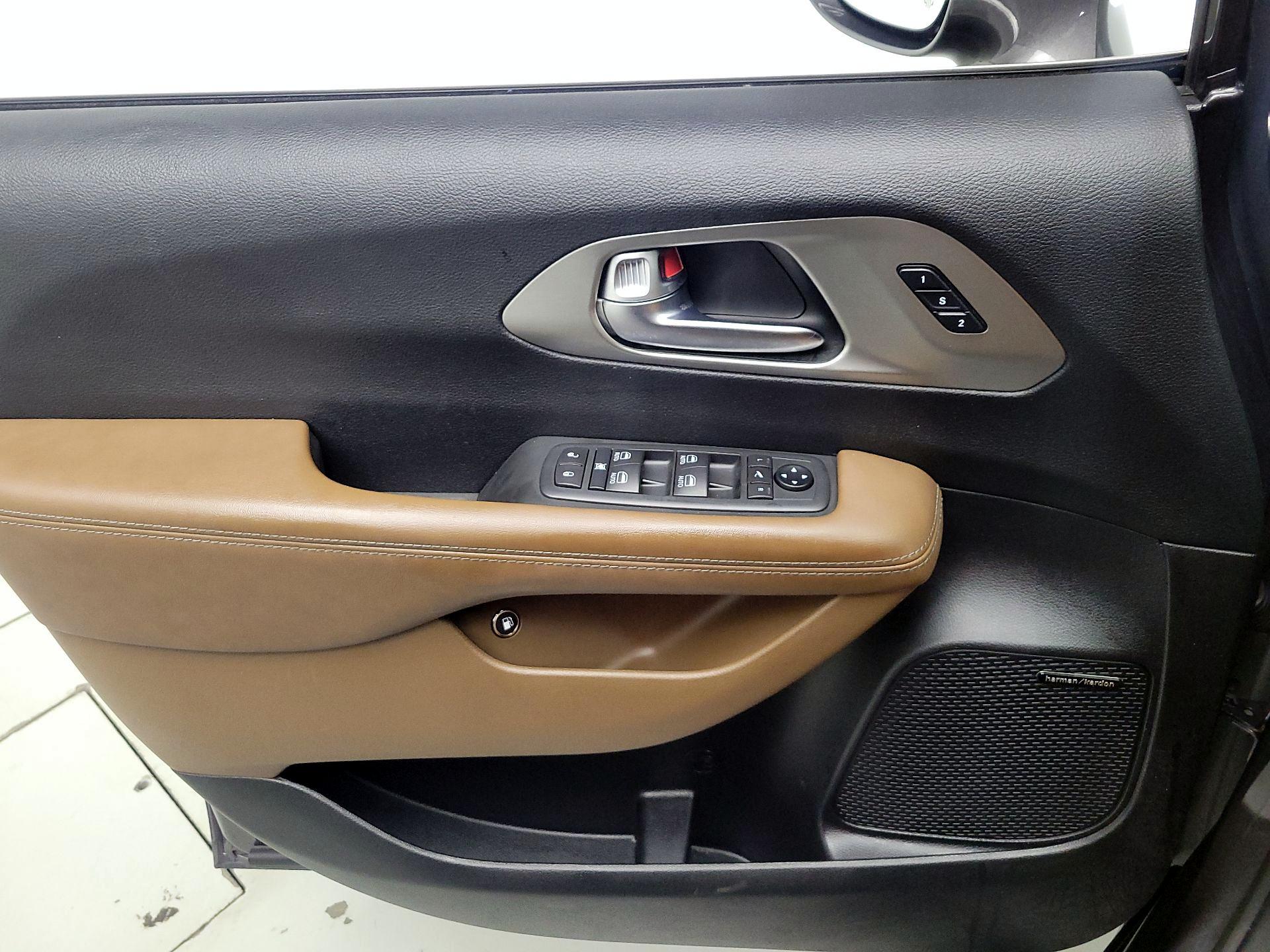 Thumbnail: 2021 Chrysler Pacifica - 12