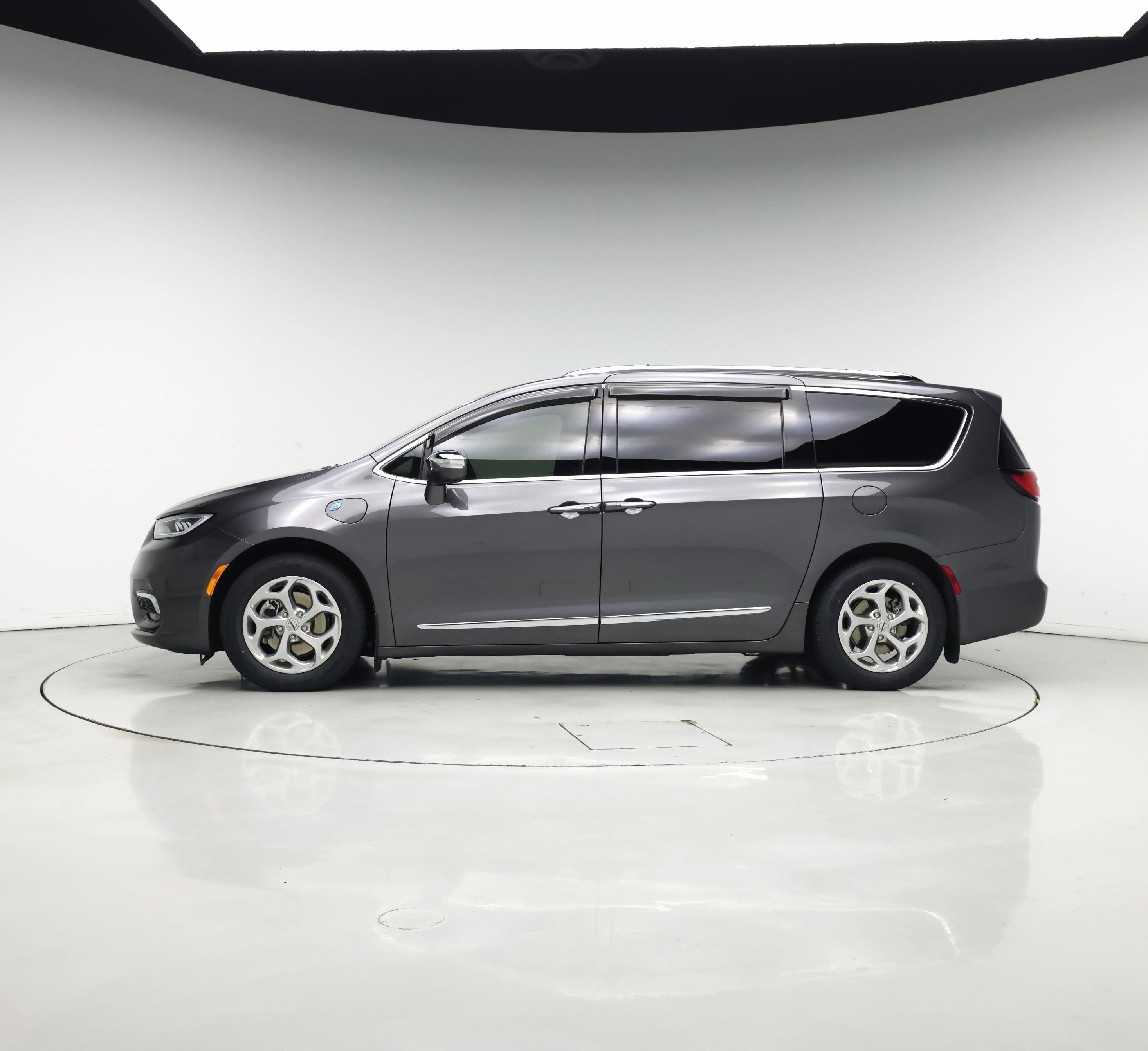 Thumbnail: 2021 Chrysler Pacifica - 3