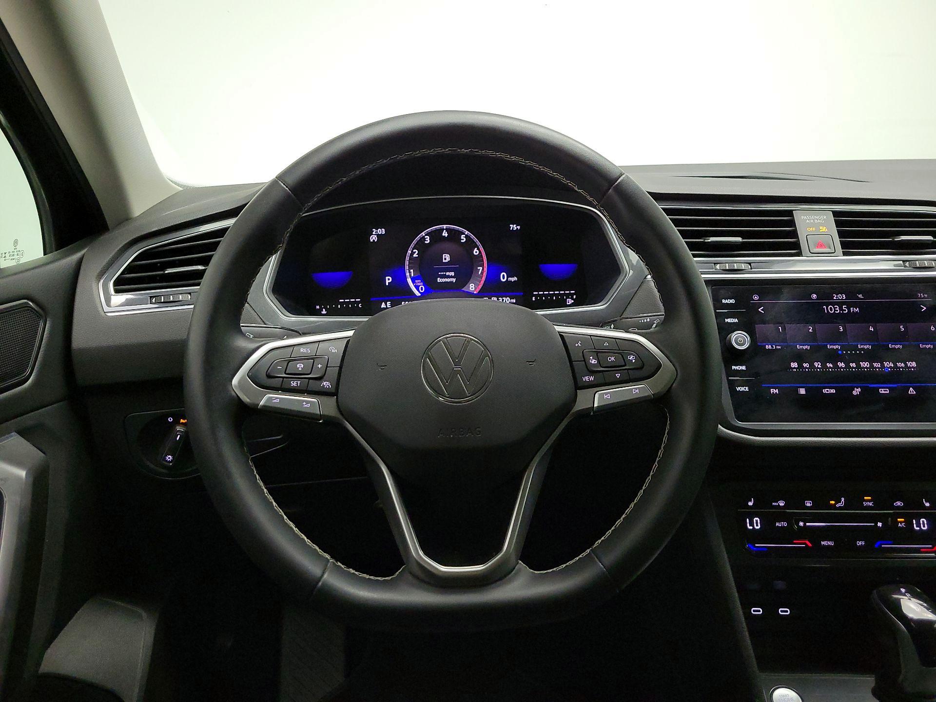 Thumbnail: 2023 Volkswagen Tiguan - 10