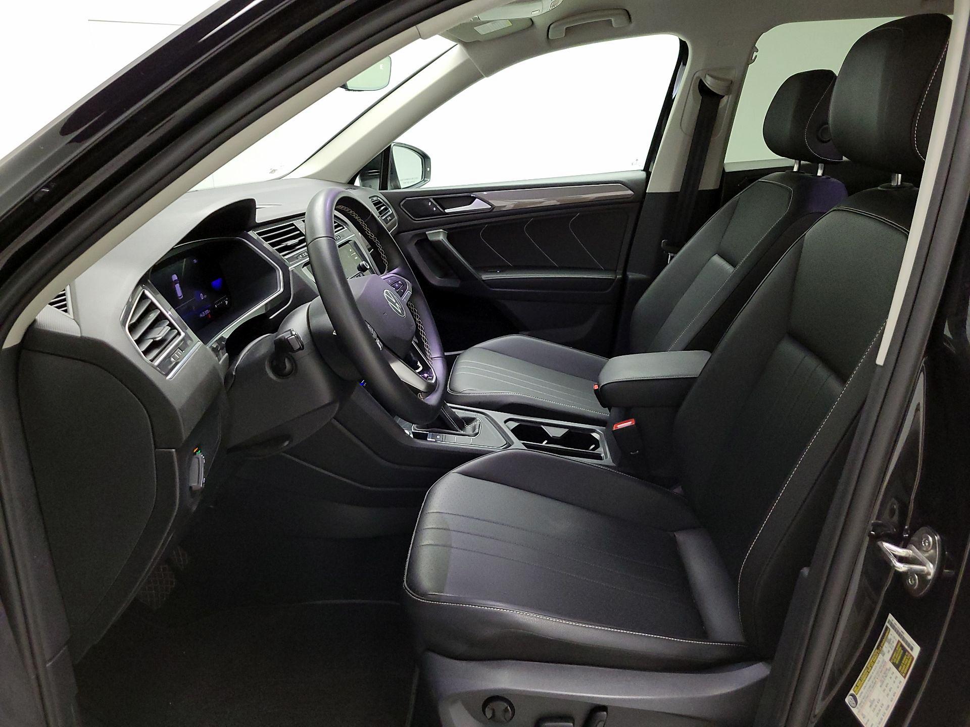 Thumbnail: 2023 Volkswagen Tiguan - 11