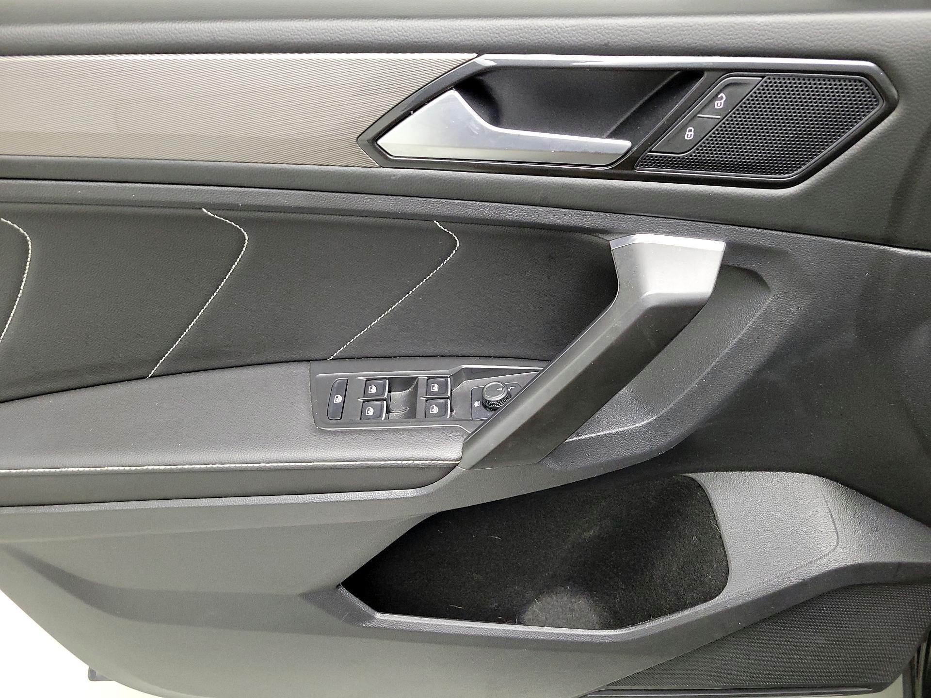 Thumbnail: 2023 Volkswagen Tiguan - 12