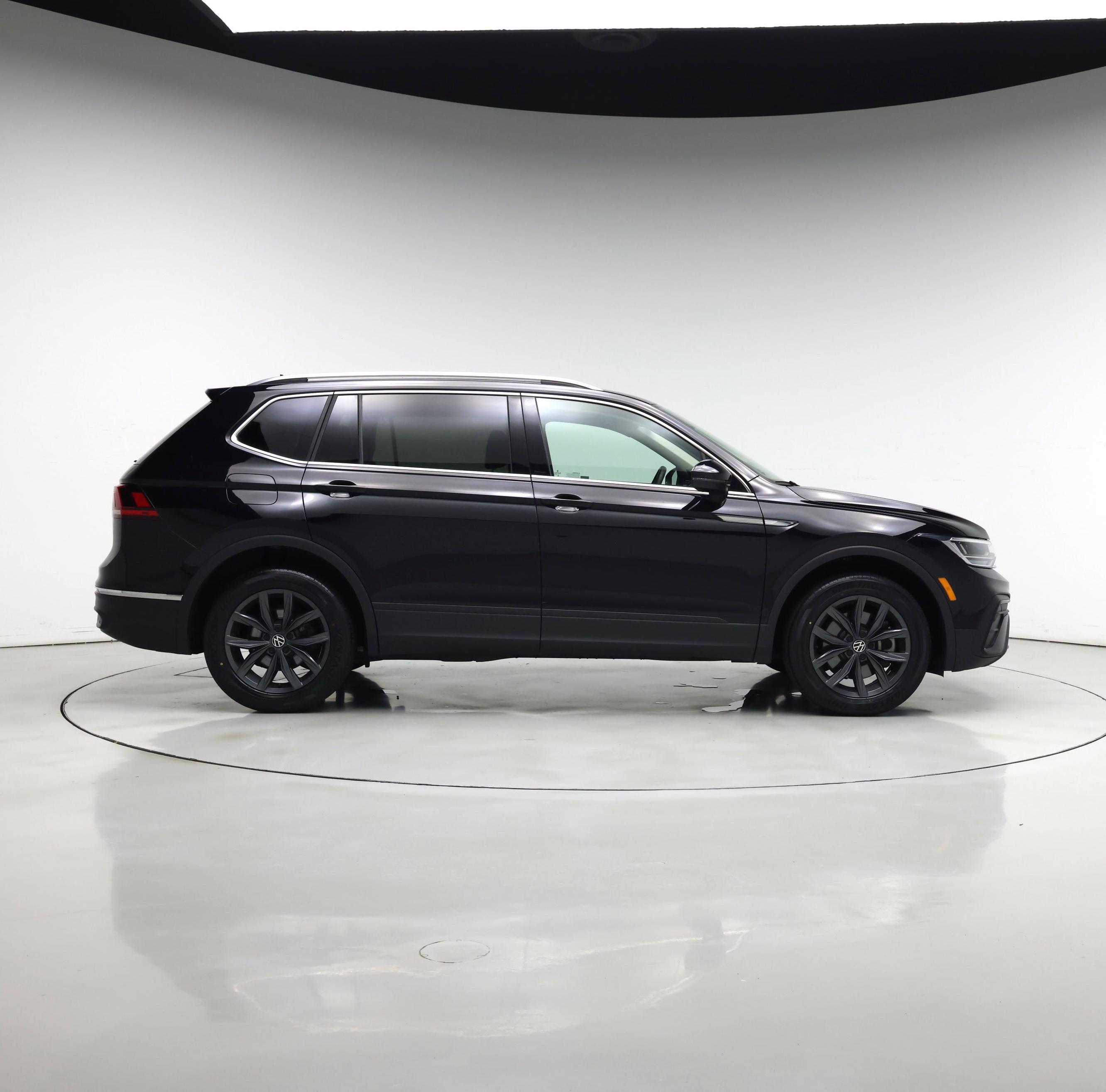 Thumbnail: 2023 Volkswagen Tiguan - 7