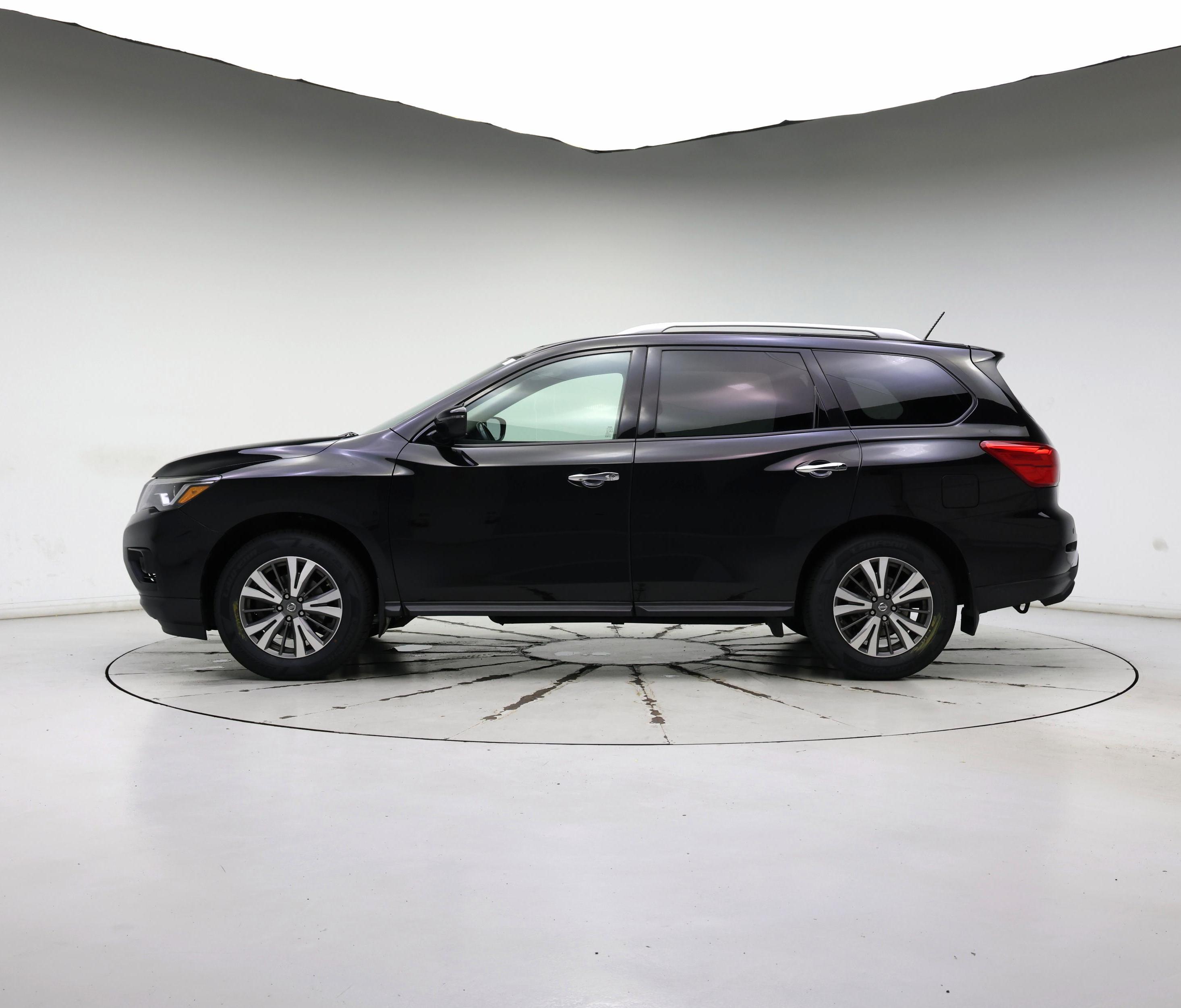 Thumbnail: 2017 Nissan Pathfinder - 3