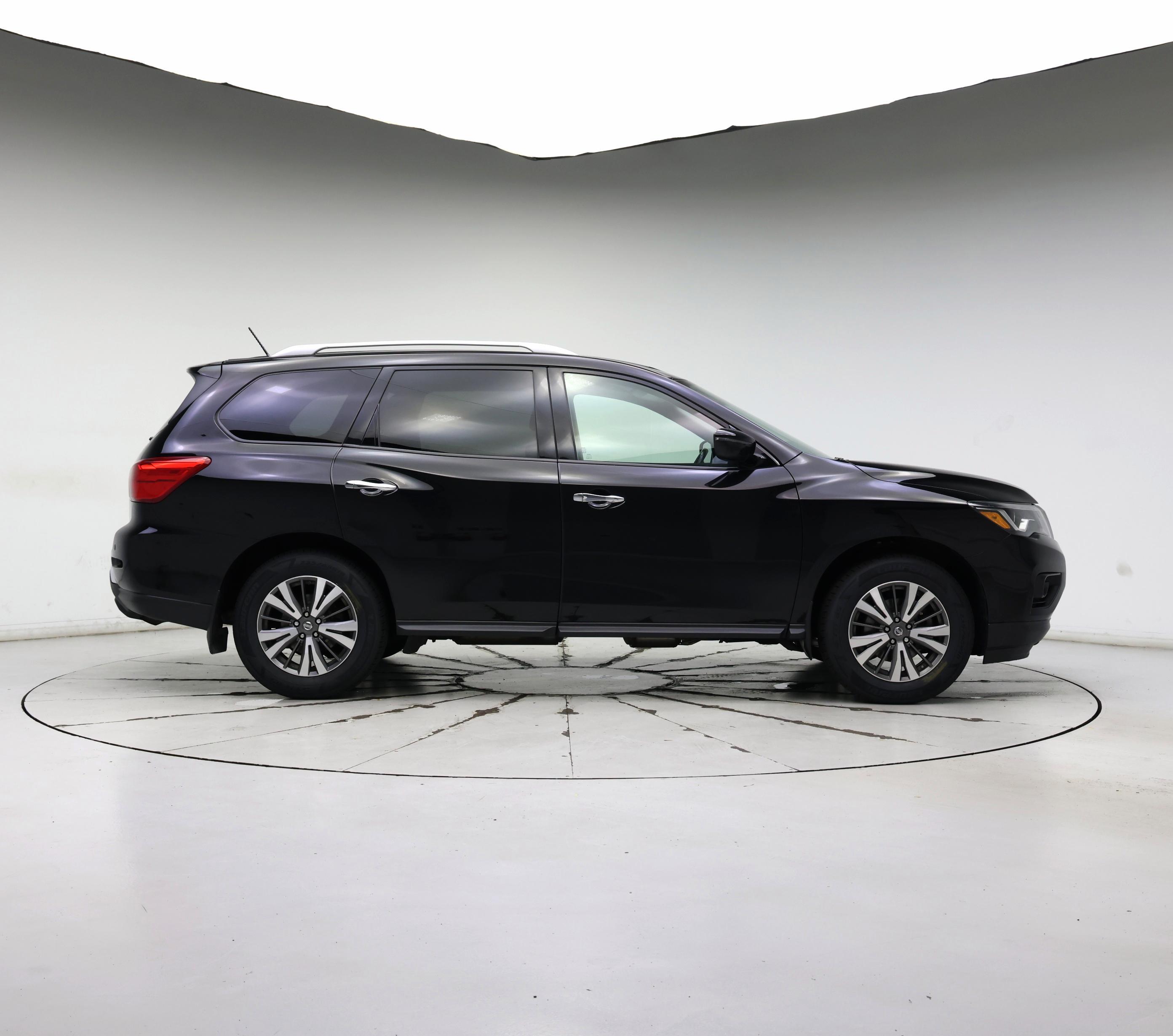 Thumbnail: 2017 Nissan Pathfinder - 7