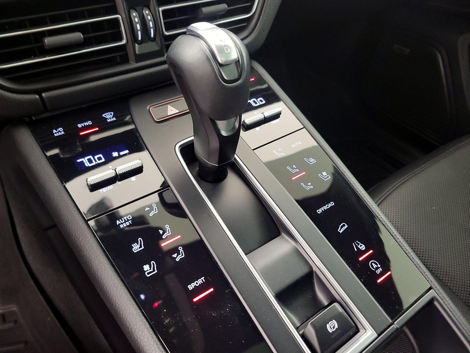 Thumbnail: 2022 Porsche Macan - 18