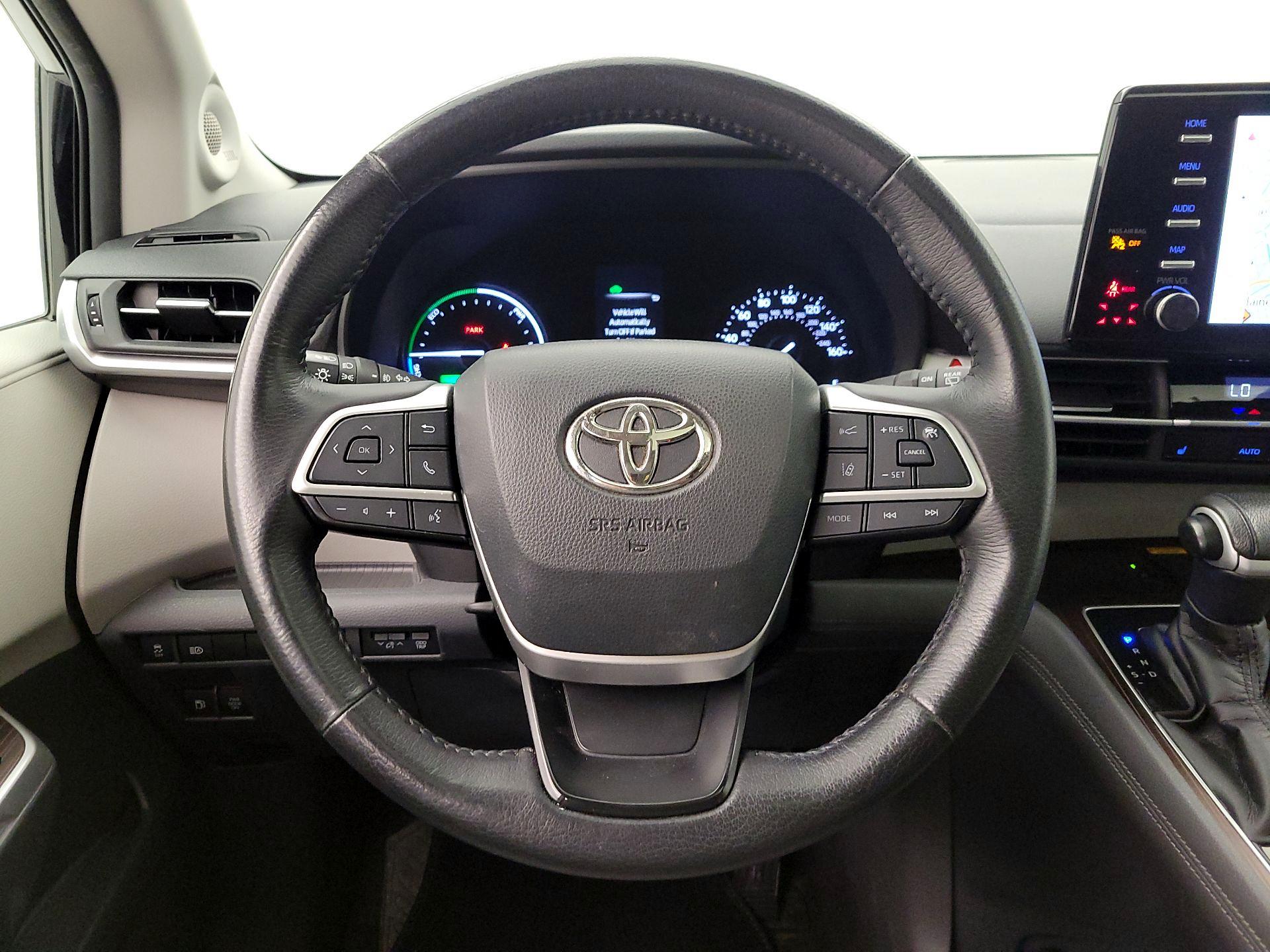Thumbnail: 2021 Toyota Sienna - 10