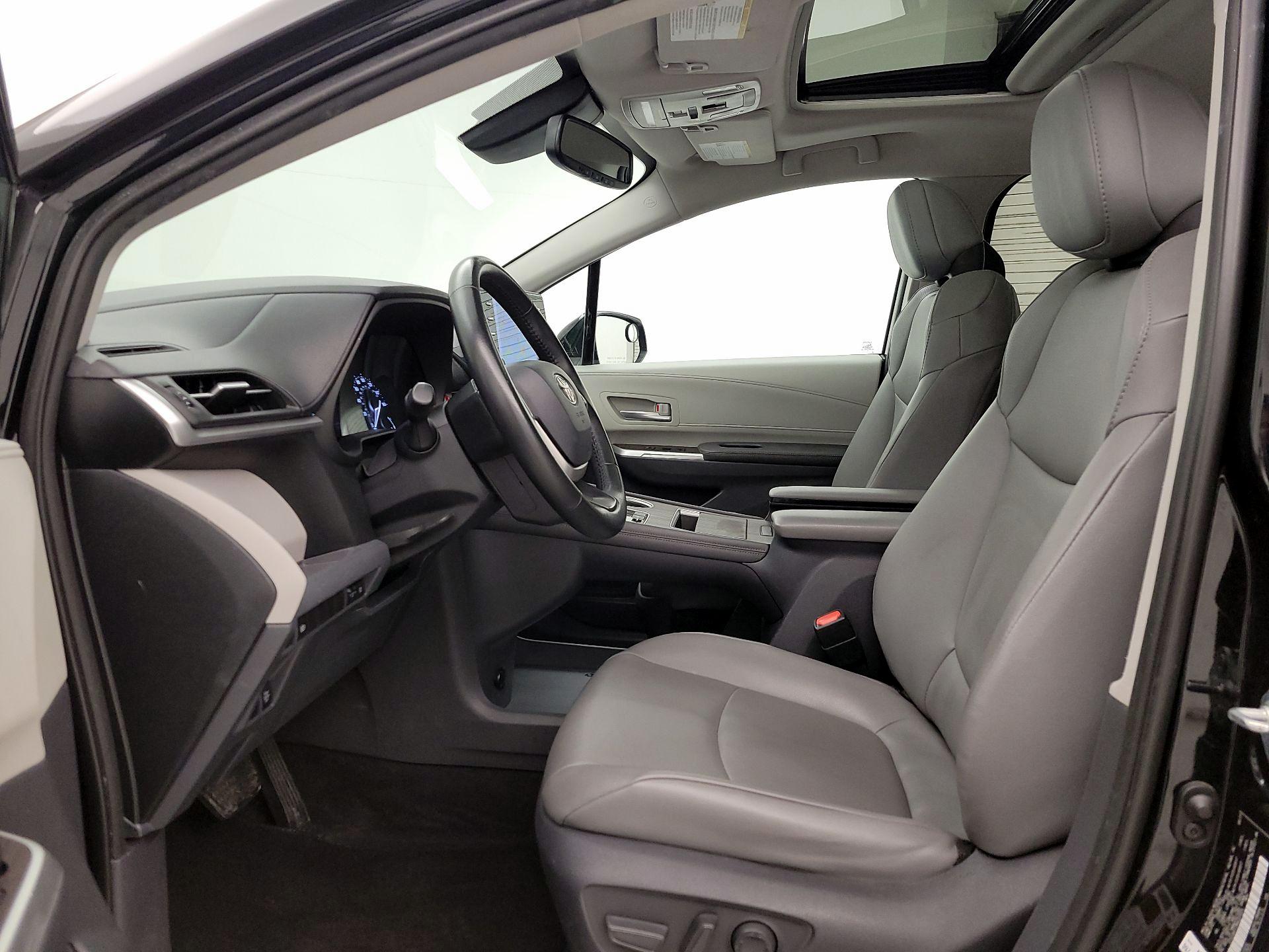 Thumbnail: 2021 Toyota Sienna - 11