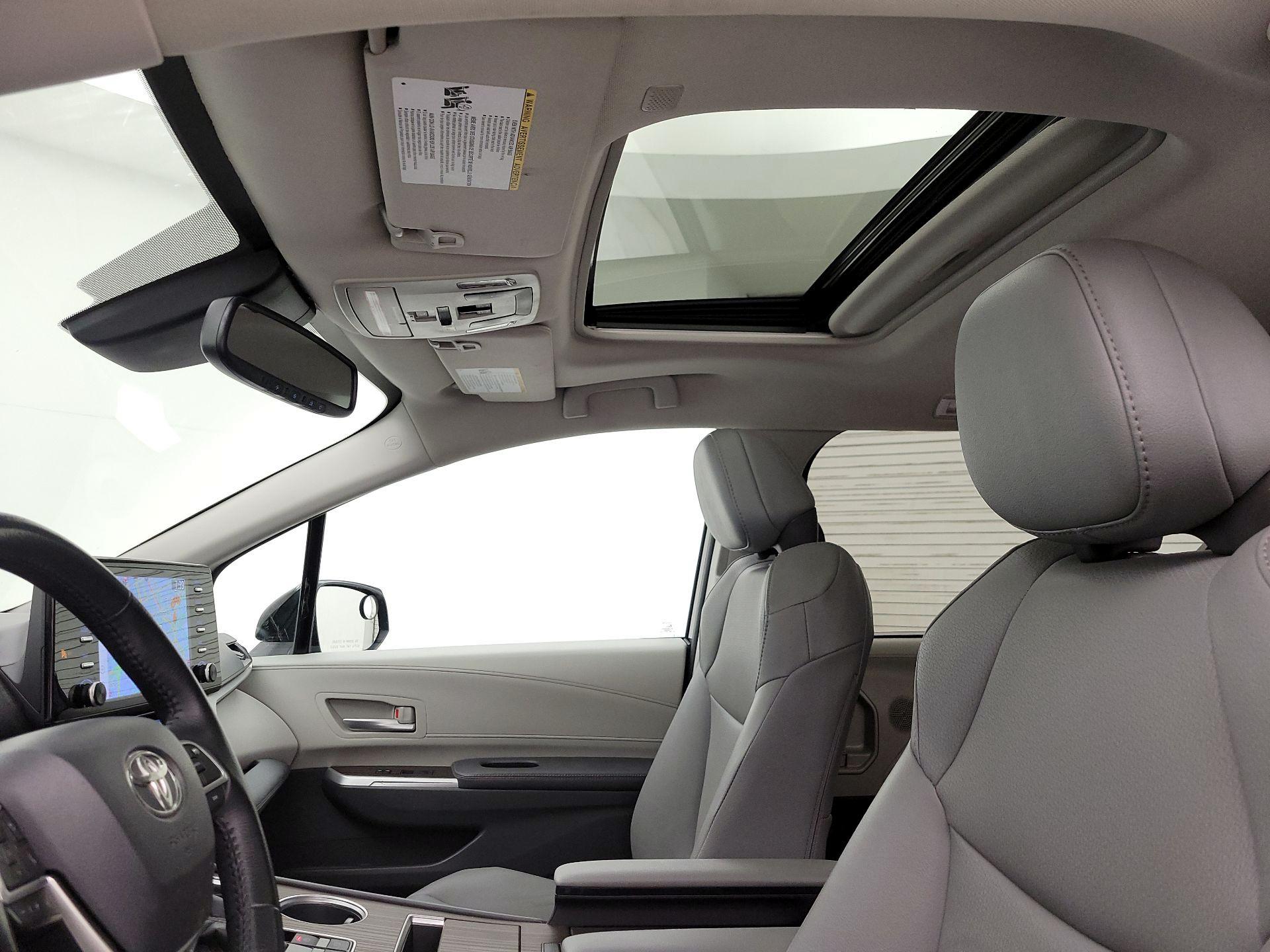Thumbnail: 2021 Toyota Sienna - 20