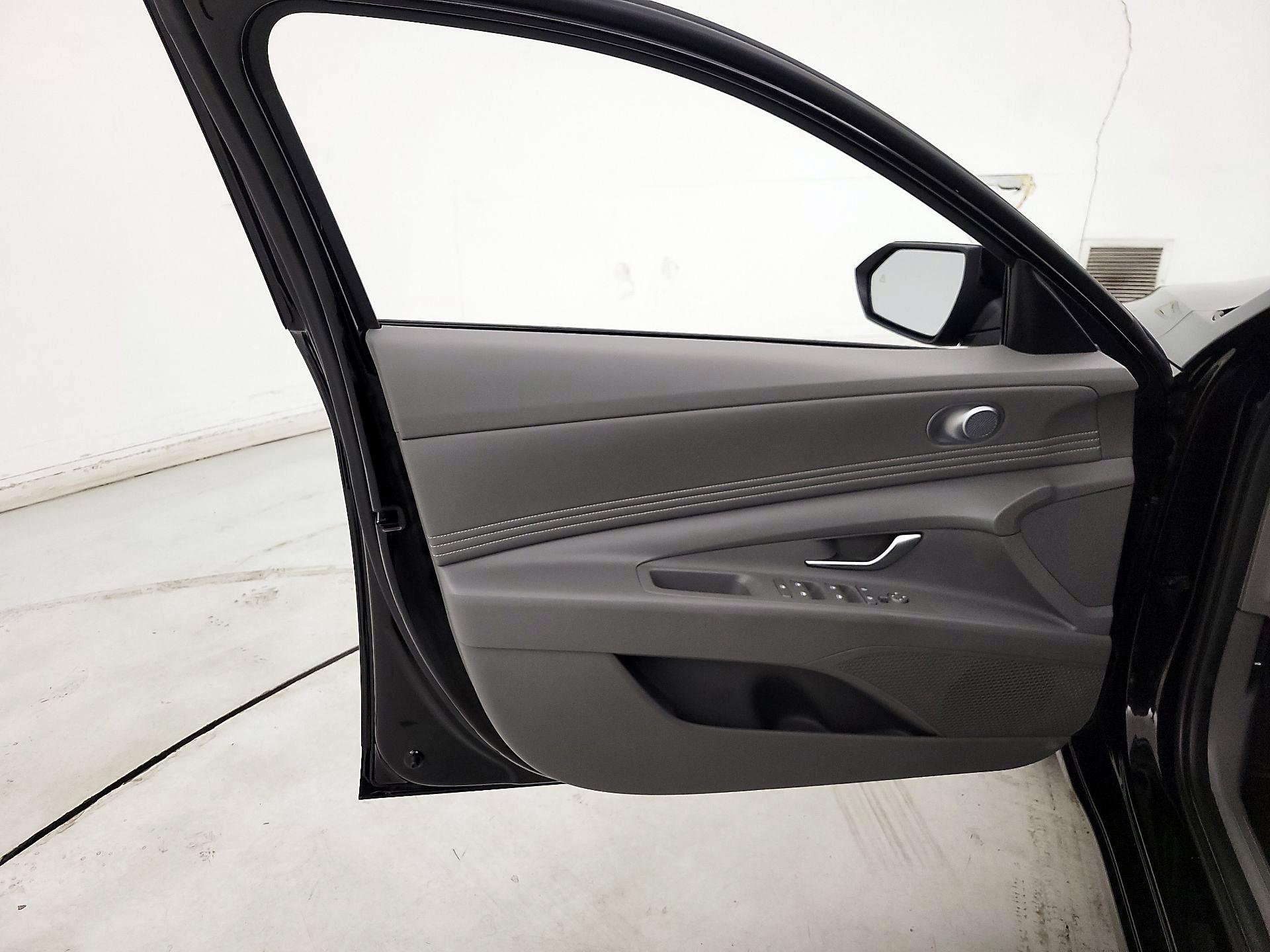 Thumbnail: 2022 Hyundai Elantra - 12