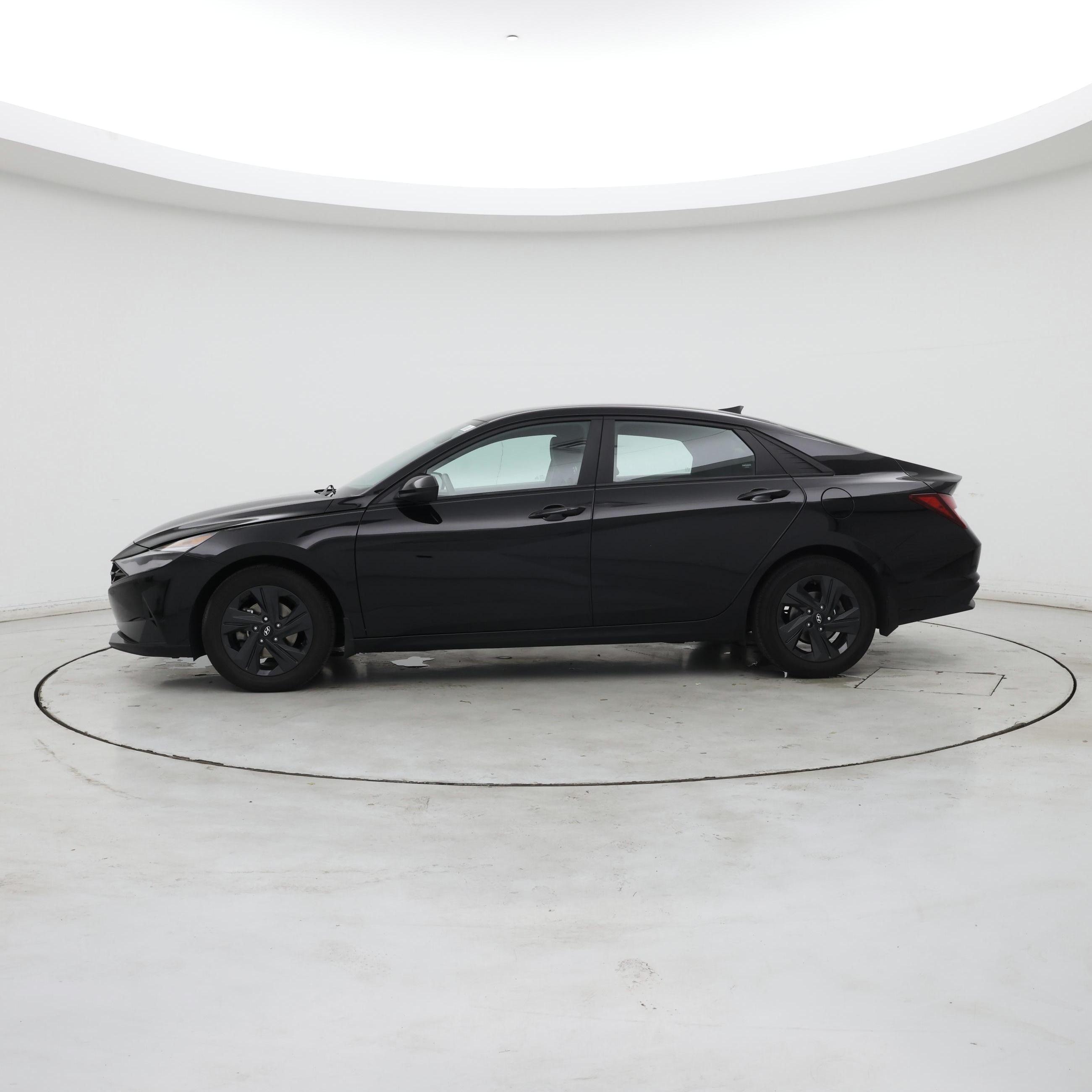 Thumbnail: 2022 Hyundai Elantra - 3