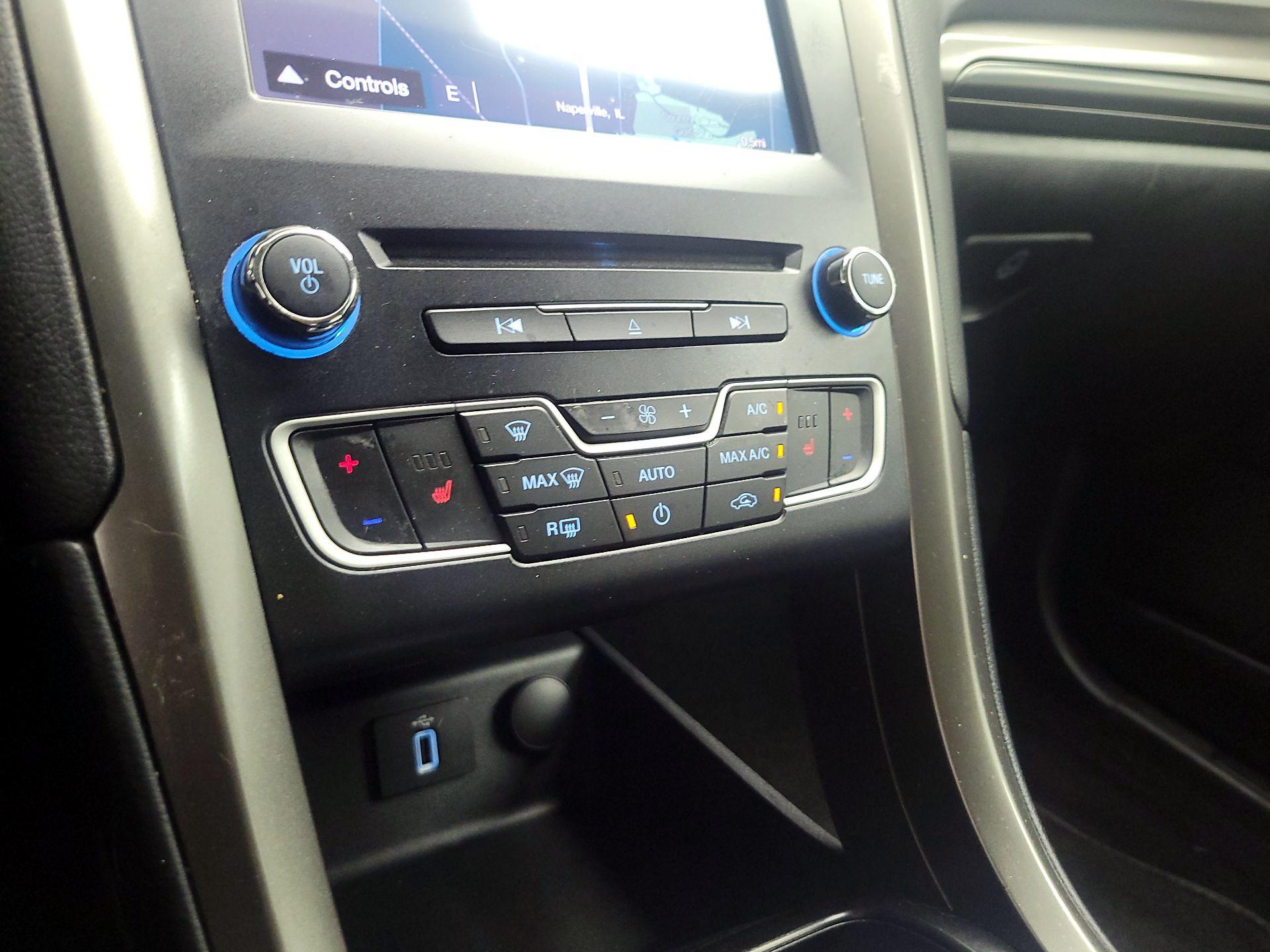 Thumbnail: 2017 Ford Fusion - 15
