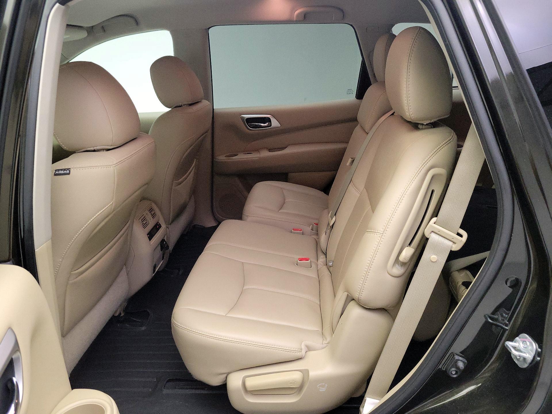 Thumbnail: 2016 Nissan Pathfinder - 19