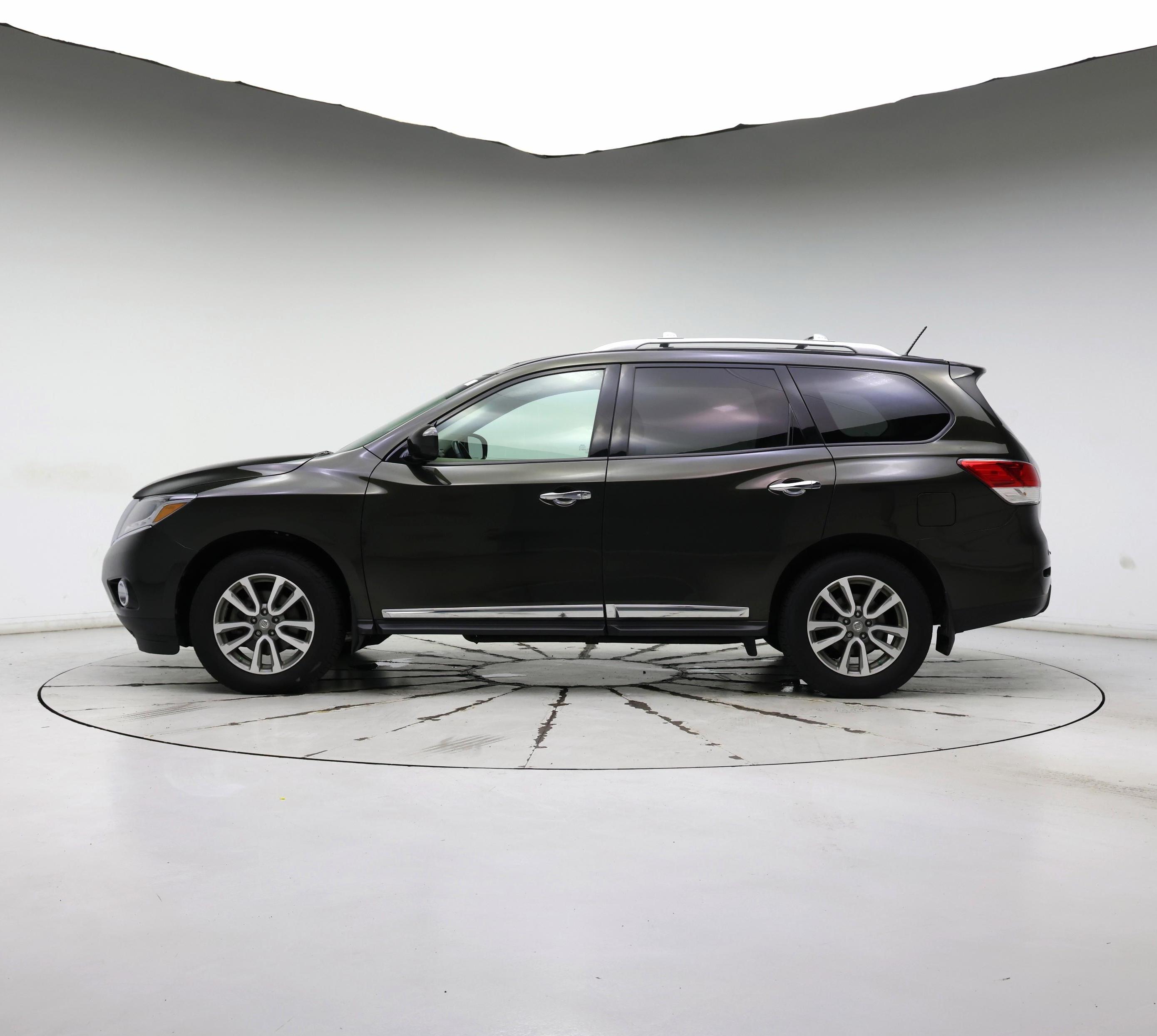 Thumbnail: 2016 Nissan Pathfinder - 3