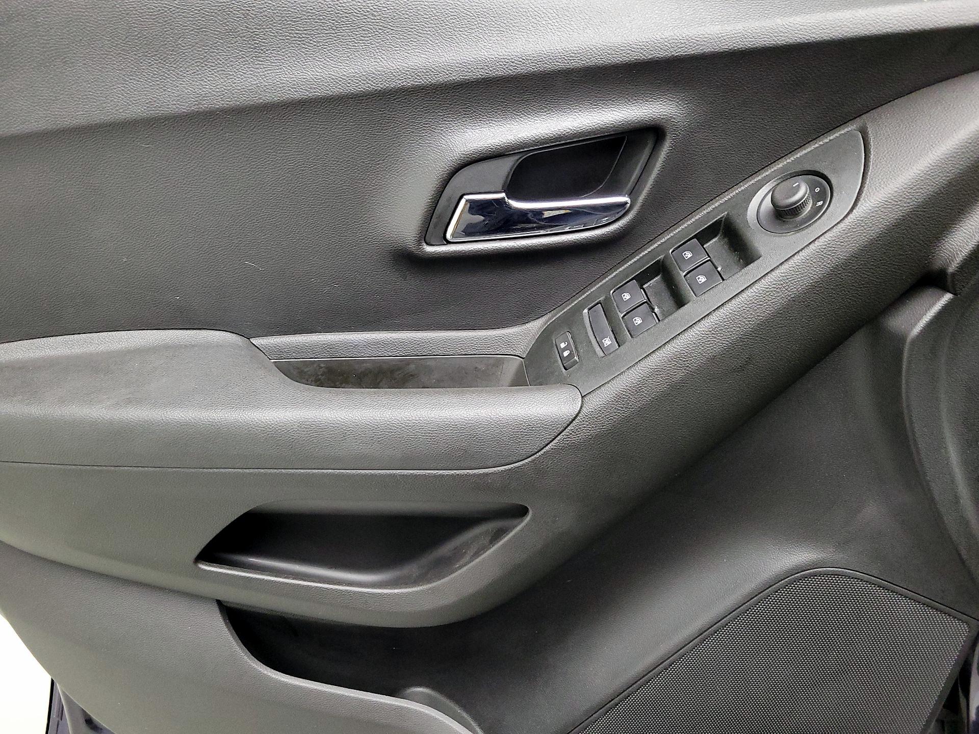 Thumbnail: 2019 Chevrolet Trax - 12