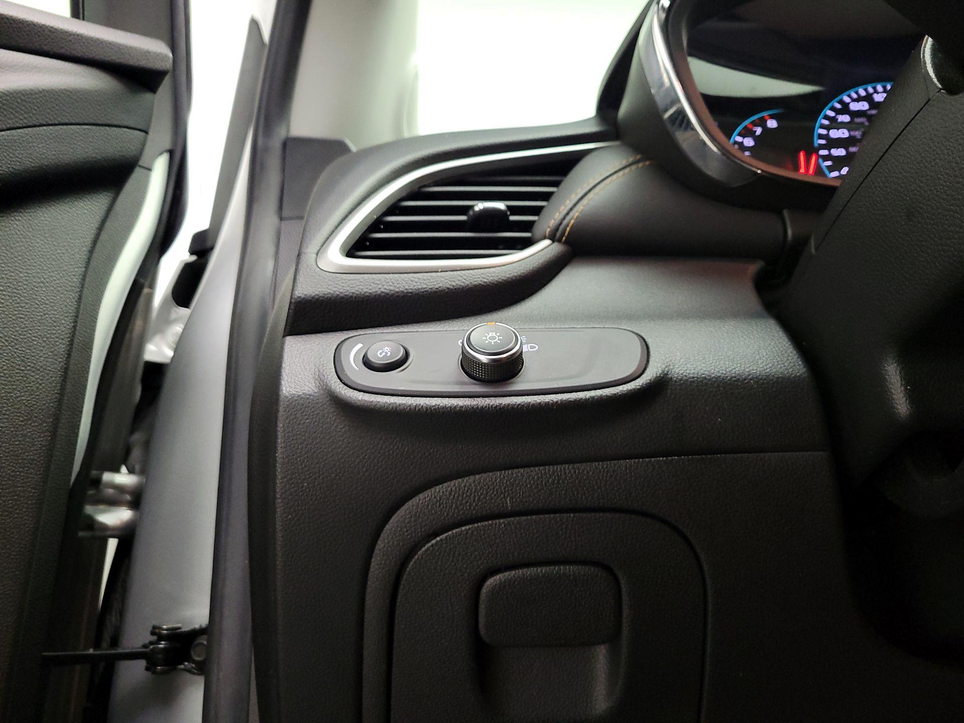 Thumbnail: 2018 Chevrolet Trax - 13