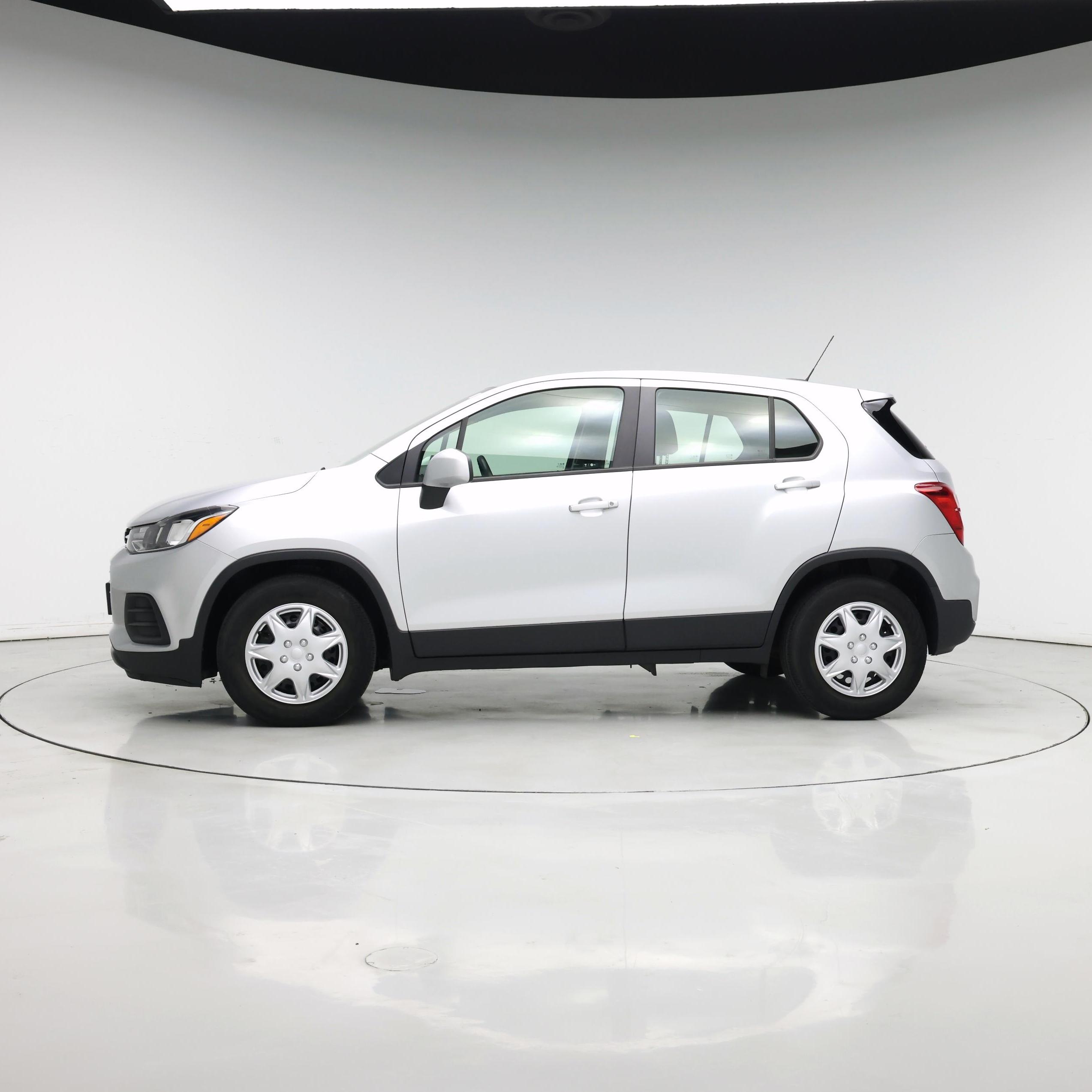 Thumbnail: 2018 Chevrolet Trax - 3