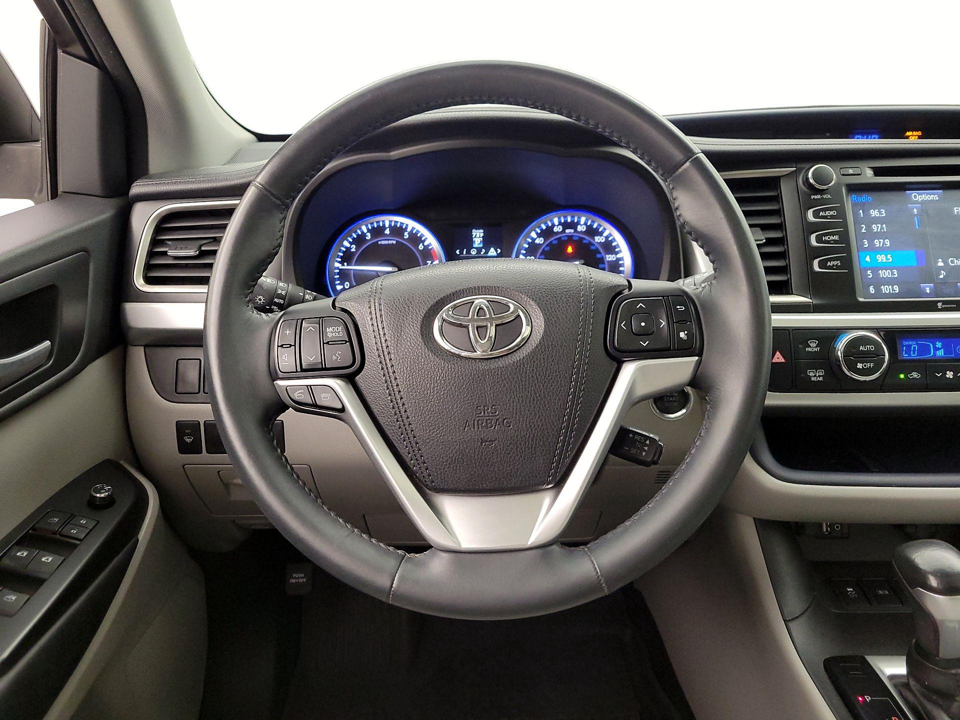 Thumbnail: 2016 Toyota Highlander - 10