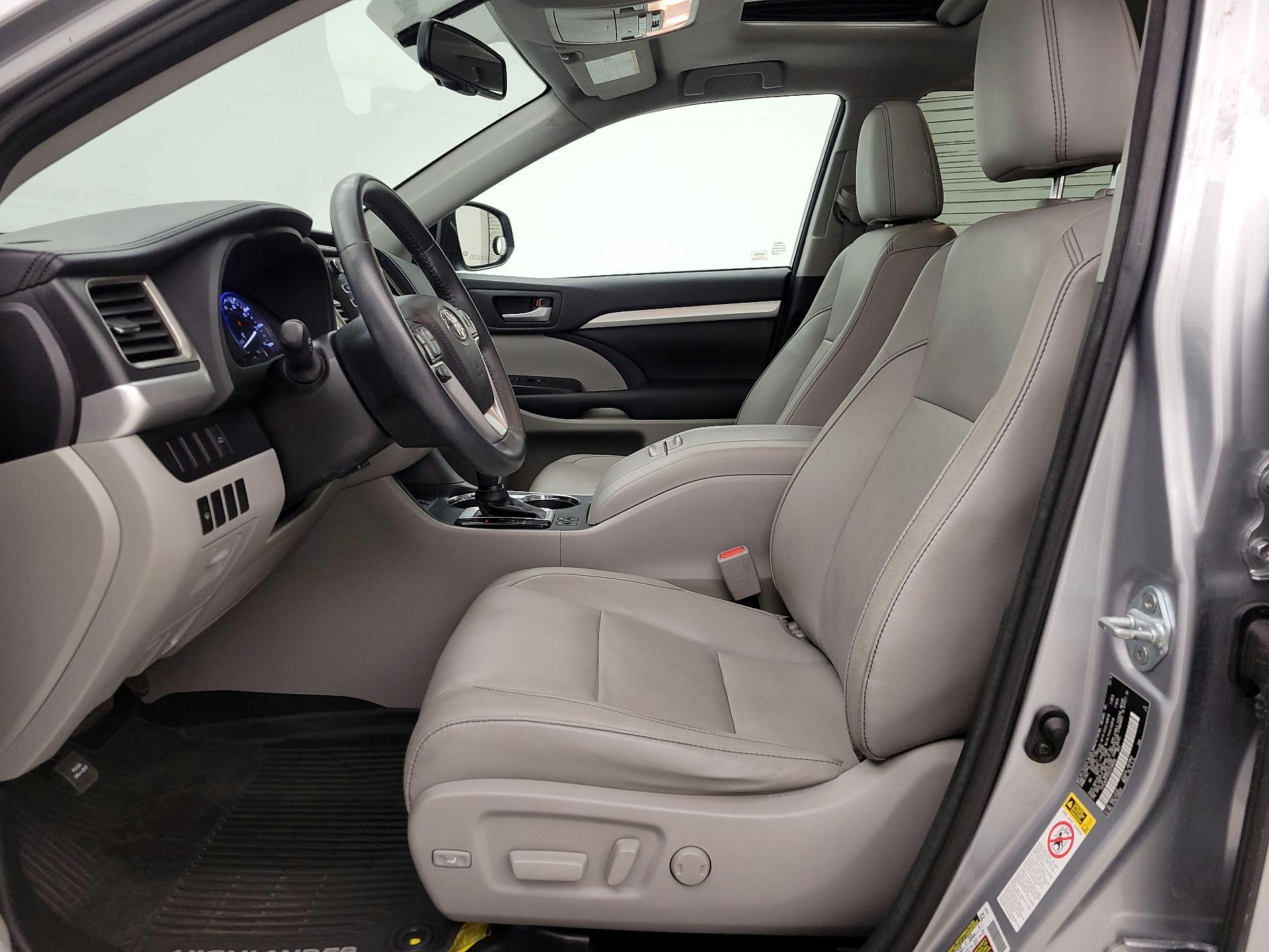 Thumbnail: 2016 Toyota Highlander - 11
