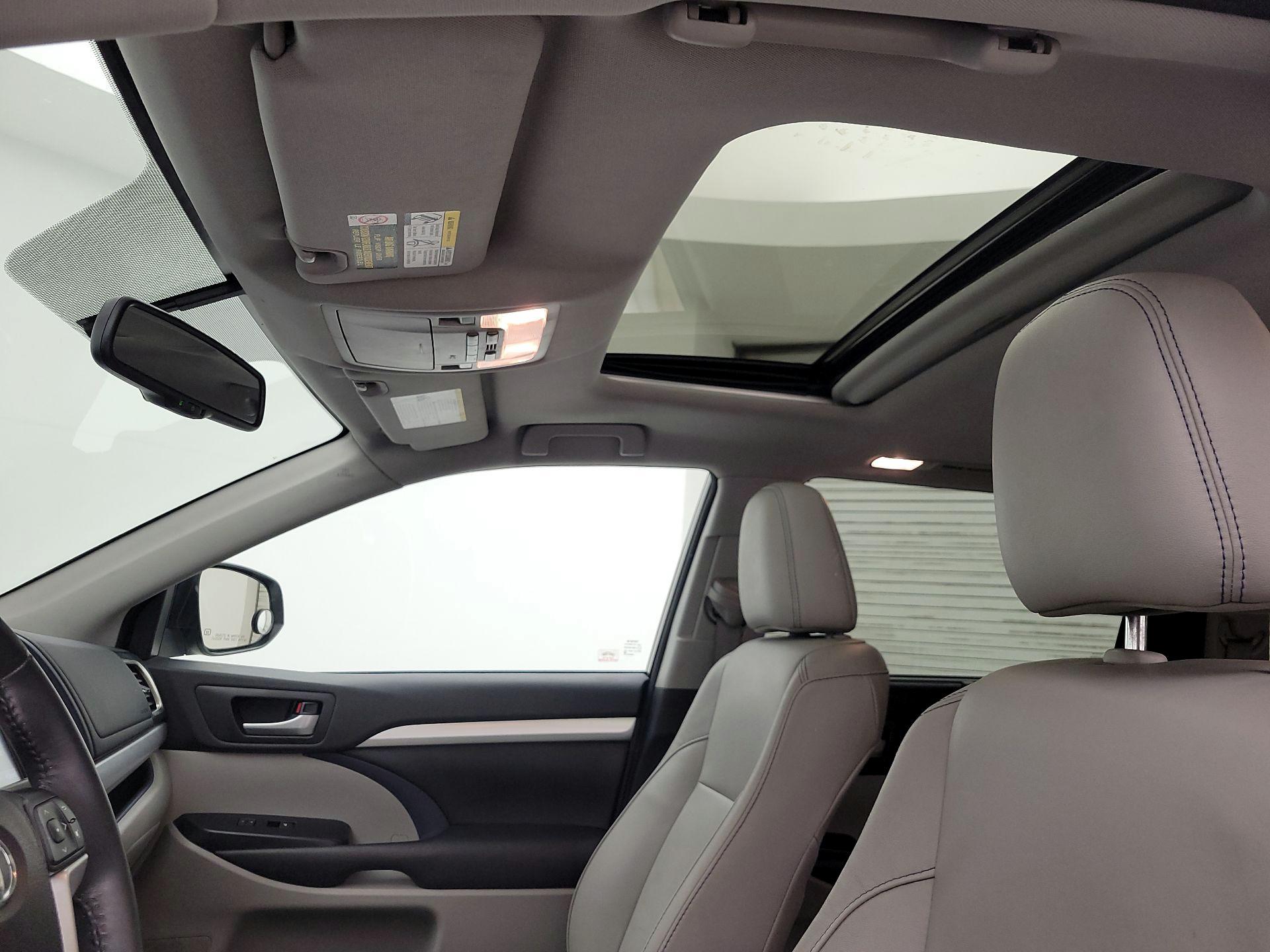 Thumbnail: 2016 Toyota Highlander - 19