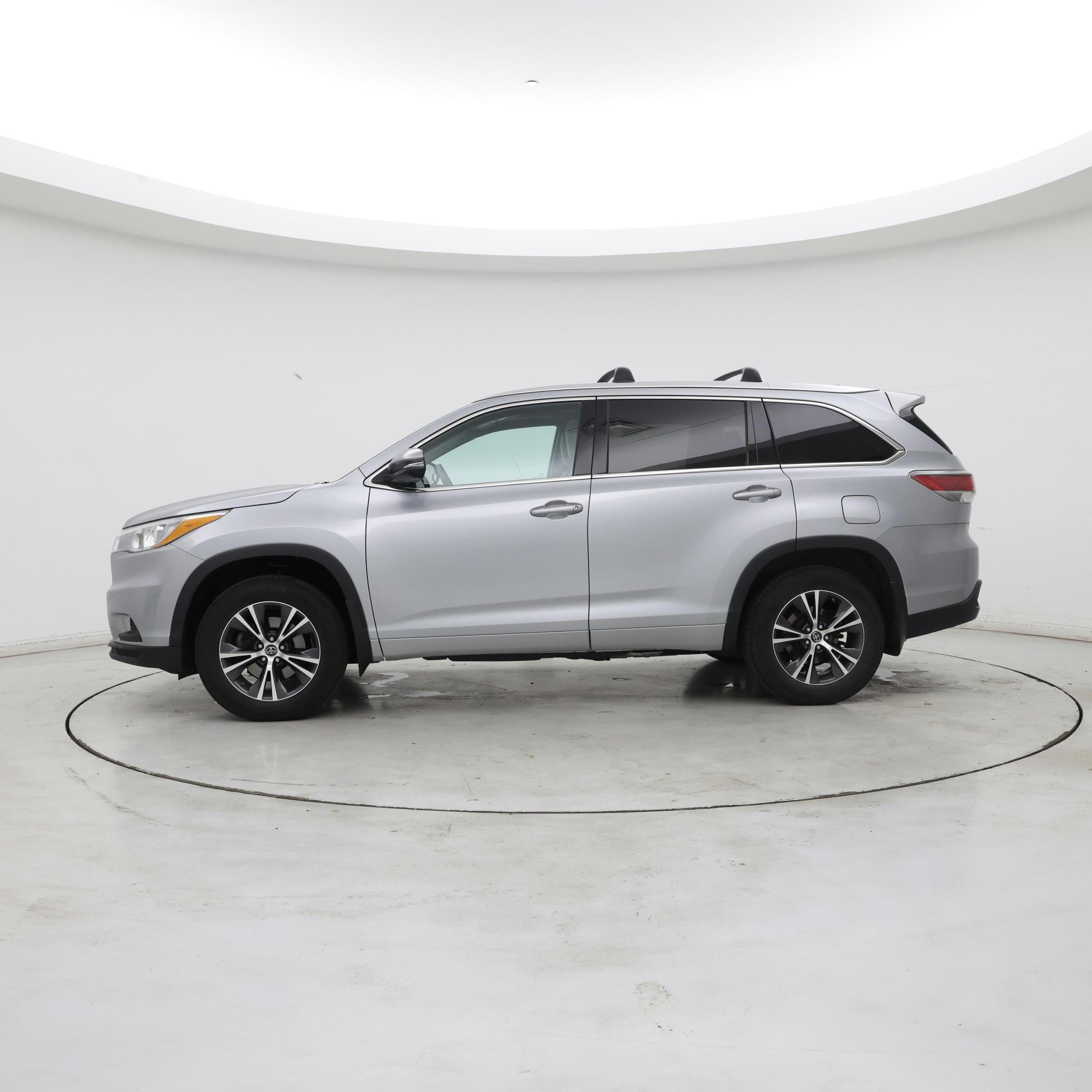 Thumbnail: 2016 Toyota Highlander - 3