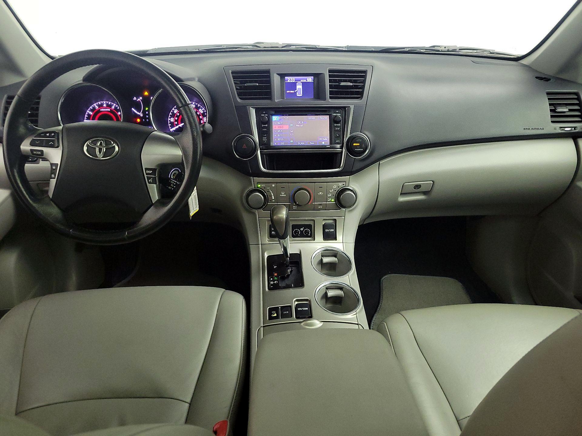 Thumbnail: 2013 Toyota Highlander - 9