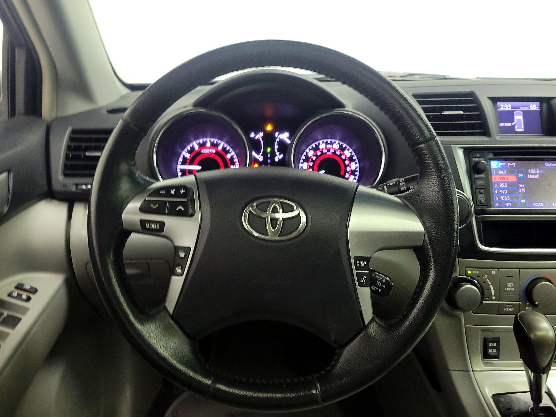 Thumbnail: 2013 Toyota Highlander - 10