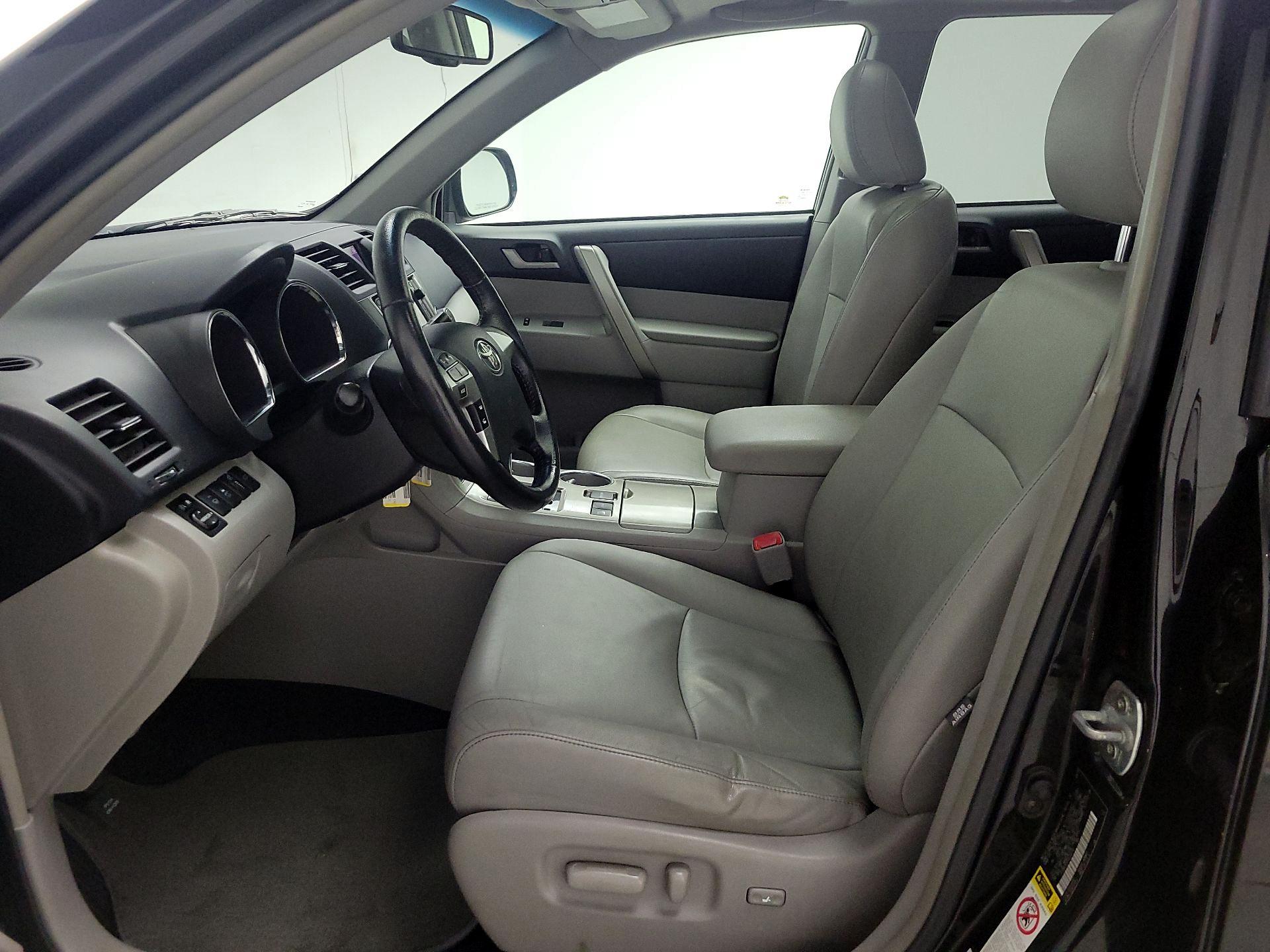 Thumbnail: 2013 Toyota Highlander - 11