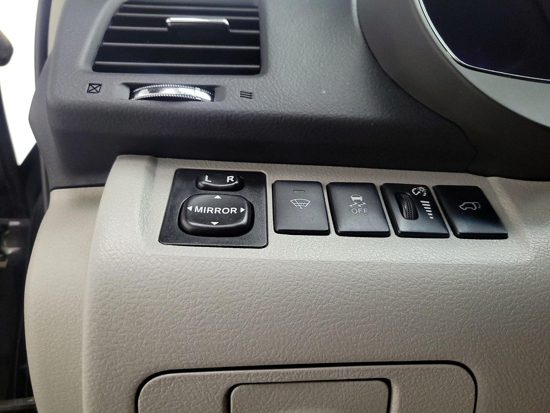 Thumbnail: 2013 Toyota Highlander - 13