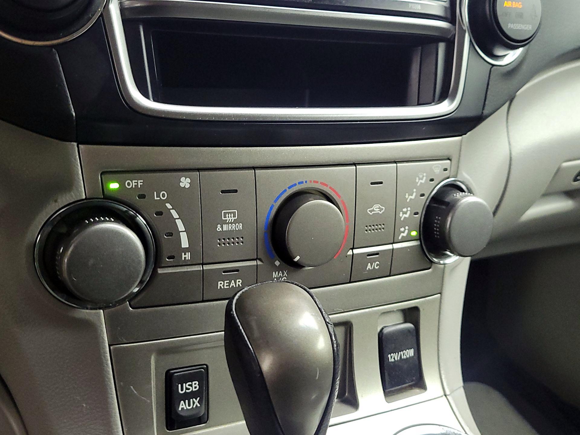 Thumbnail: 2013 Toyota Highlander - 16