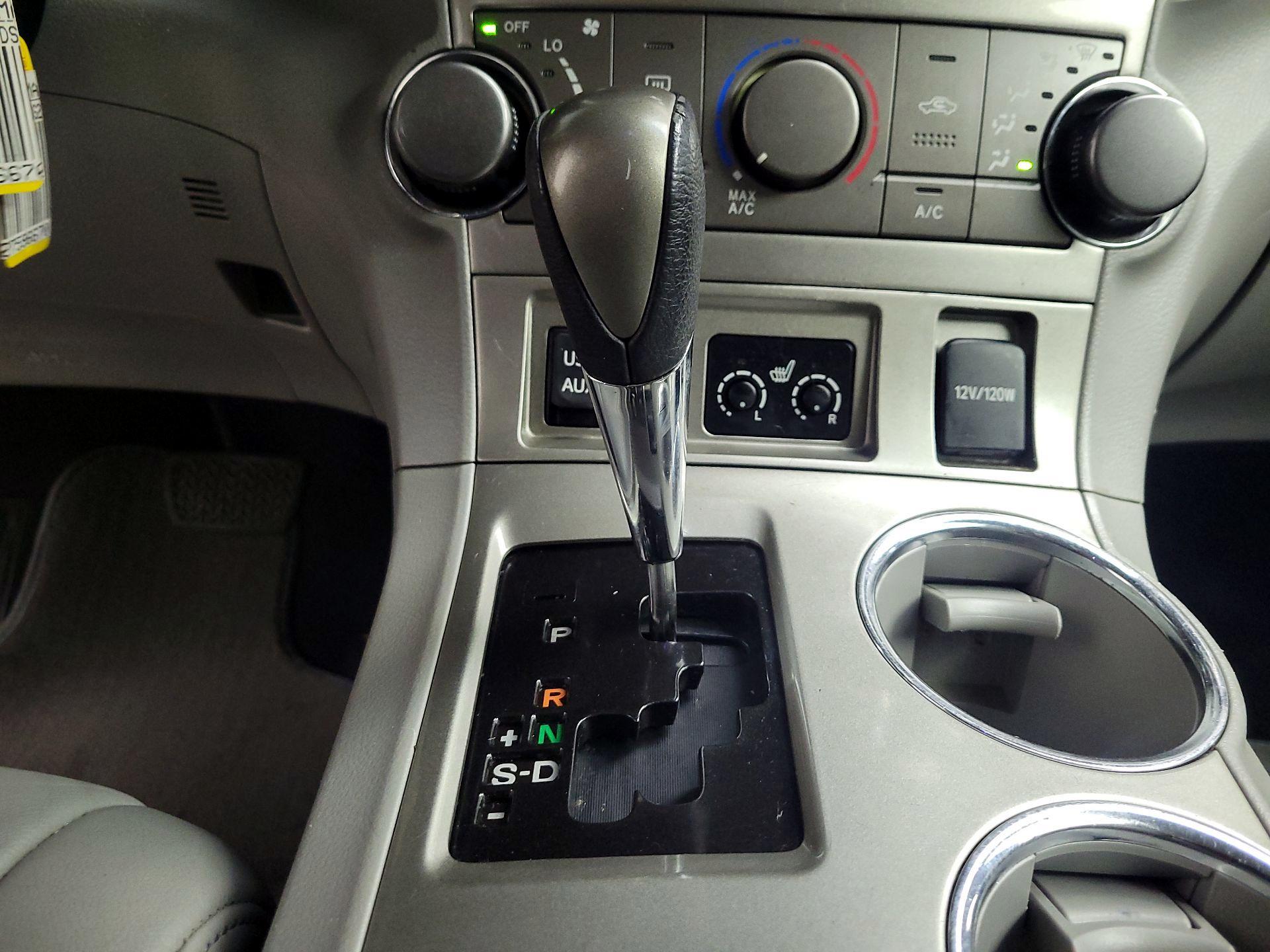 Thumbnail: 2013 Toyota Highlander - 17