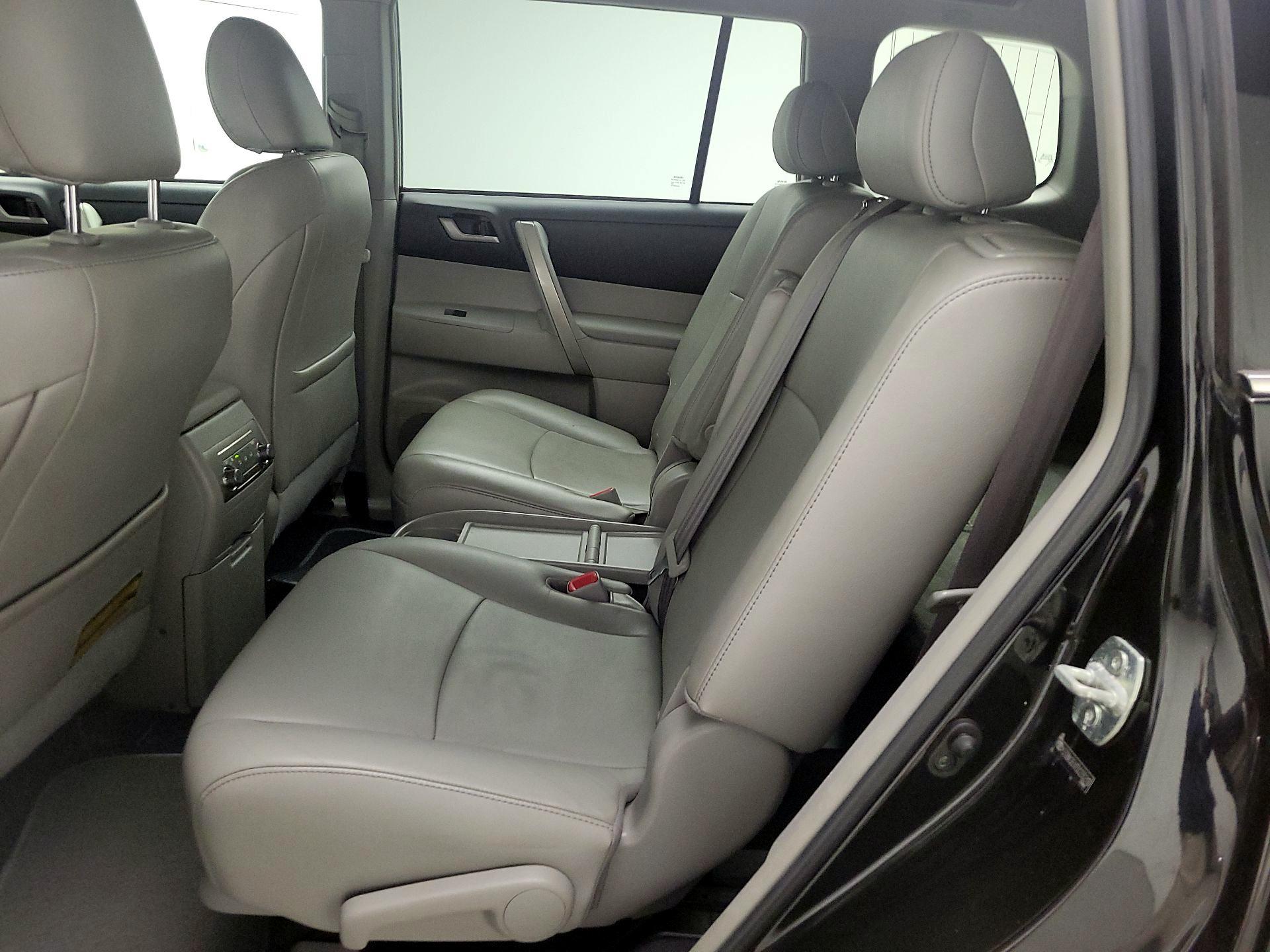 Thumbnail: 2013 Toyota Highlander - 20