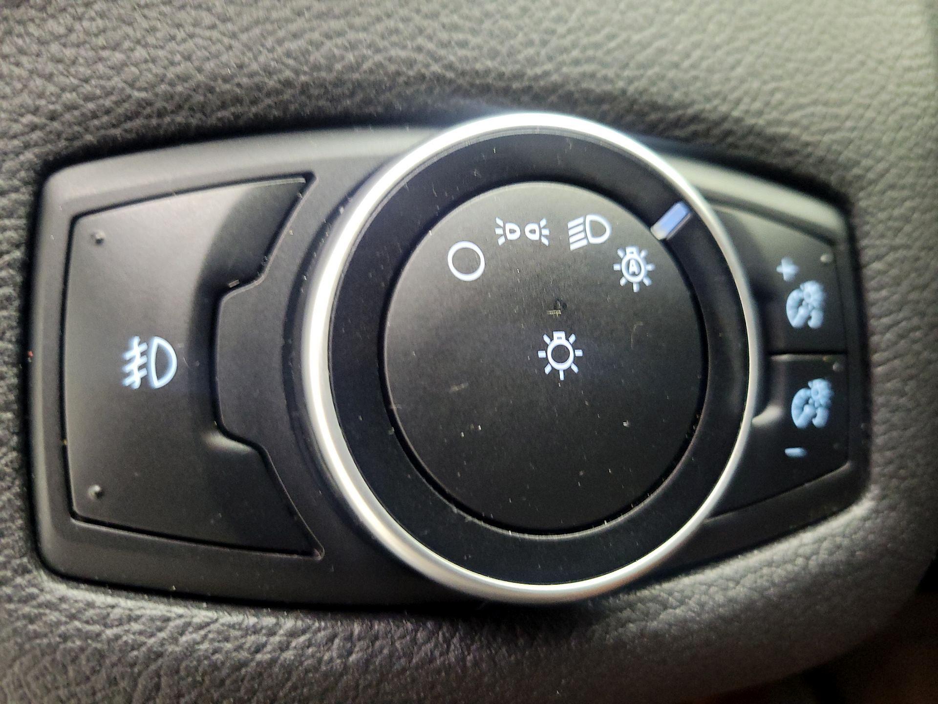Thumbnail: 2015 Ford Escape - 13