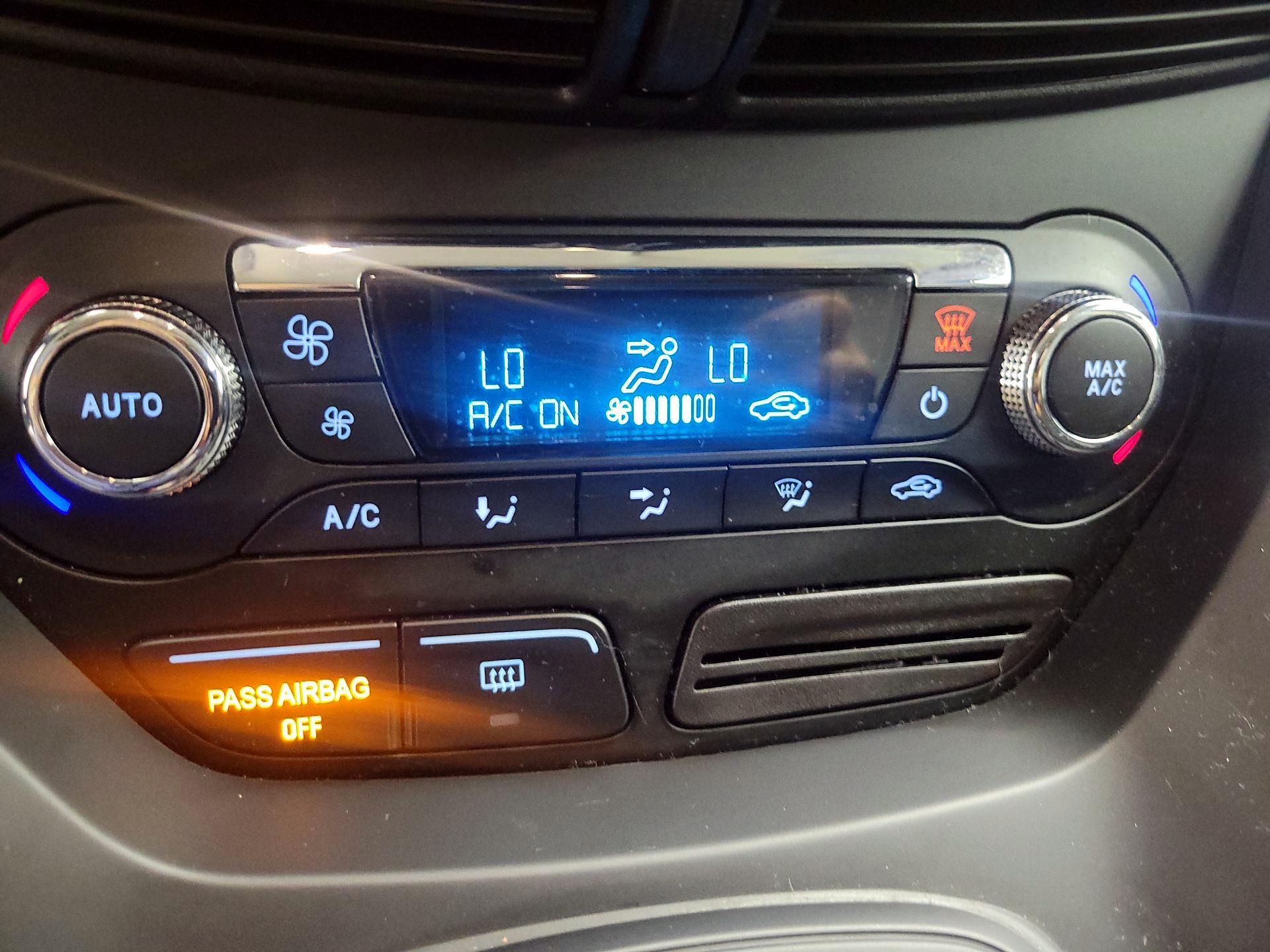Thumbnail: 2015 Ford Escape - 16