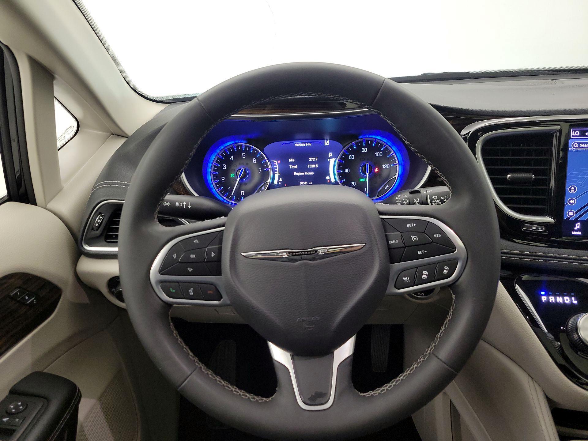 Thumbnail: 2023 Chrysler Pacifica - 10
