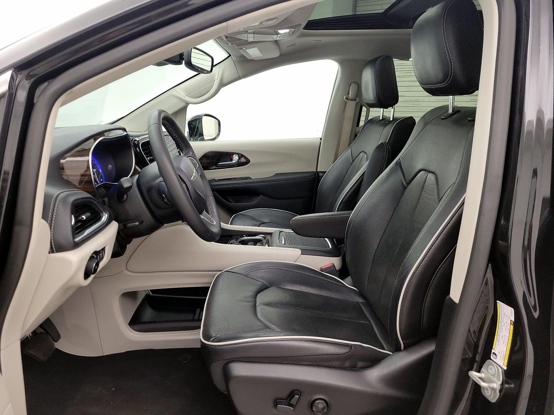 Thumbnail: 2023 Chrysler Pacifica - 11