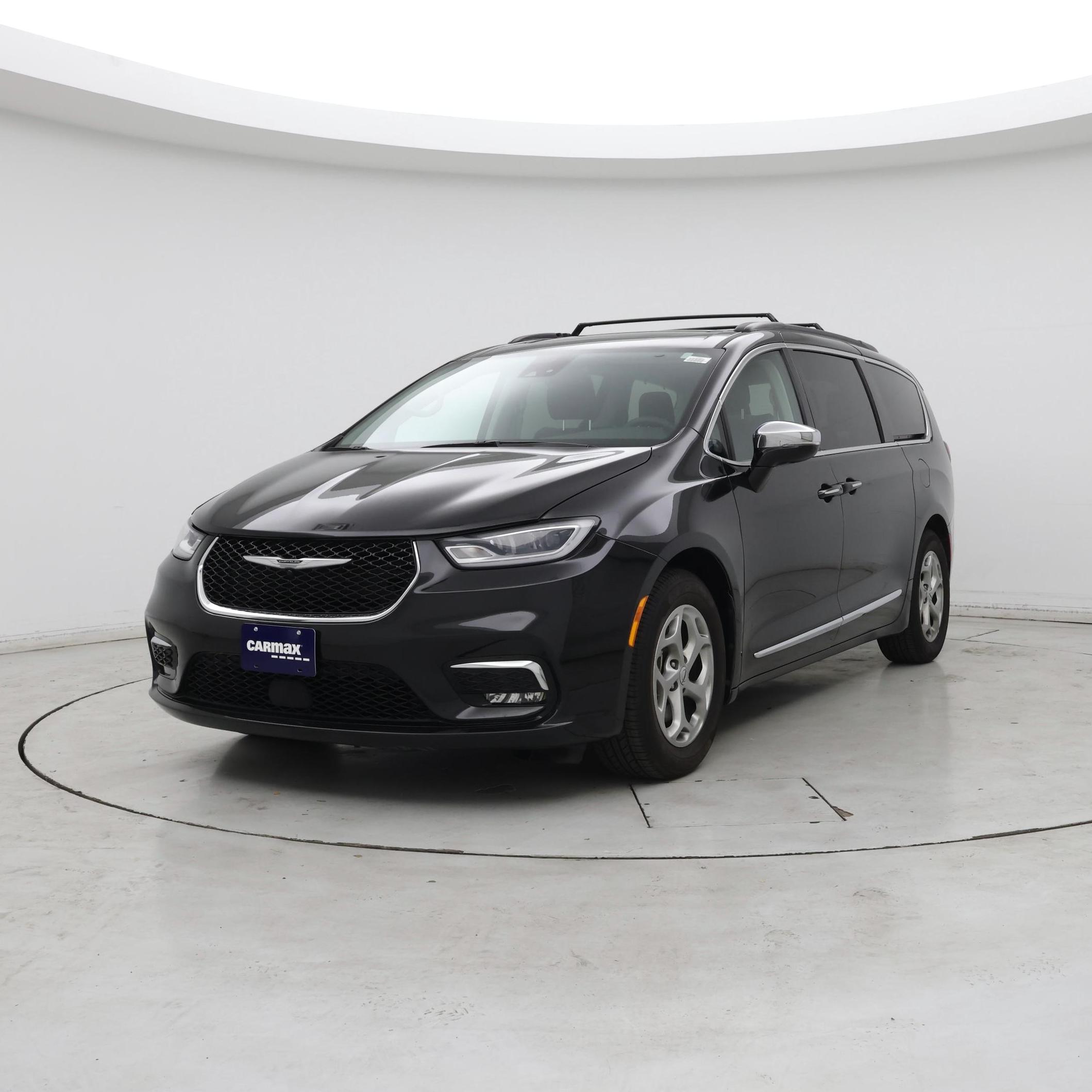 Thumbnail: 2023 Chrysler Pacifica - 4