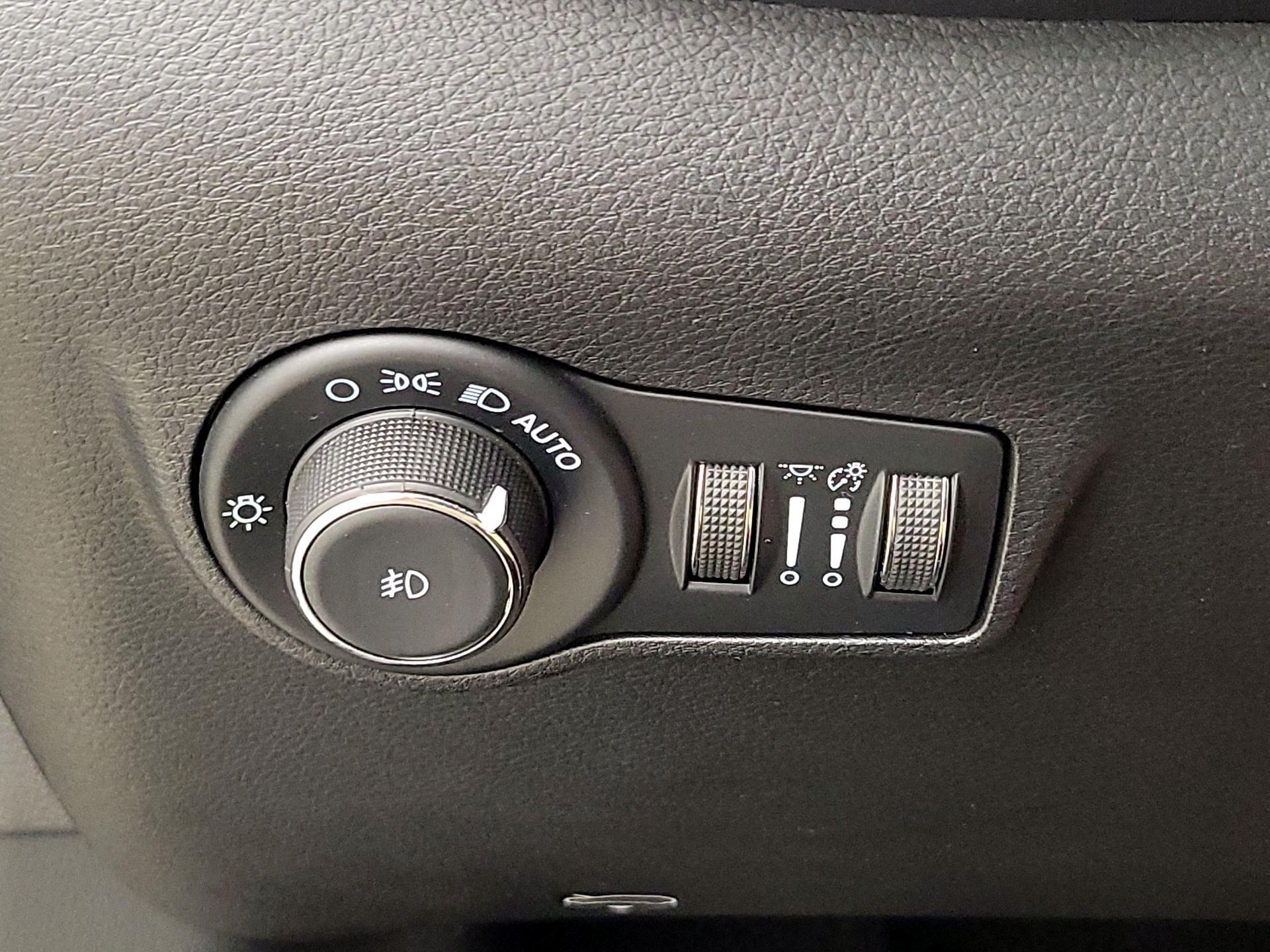 Thumbnail: 2022 Jeep Compass - 13