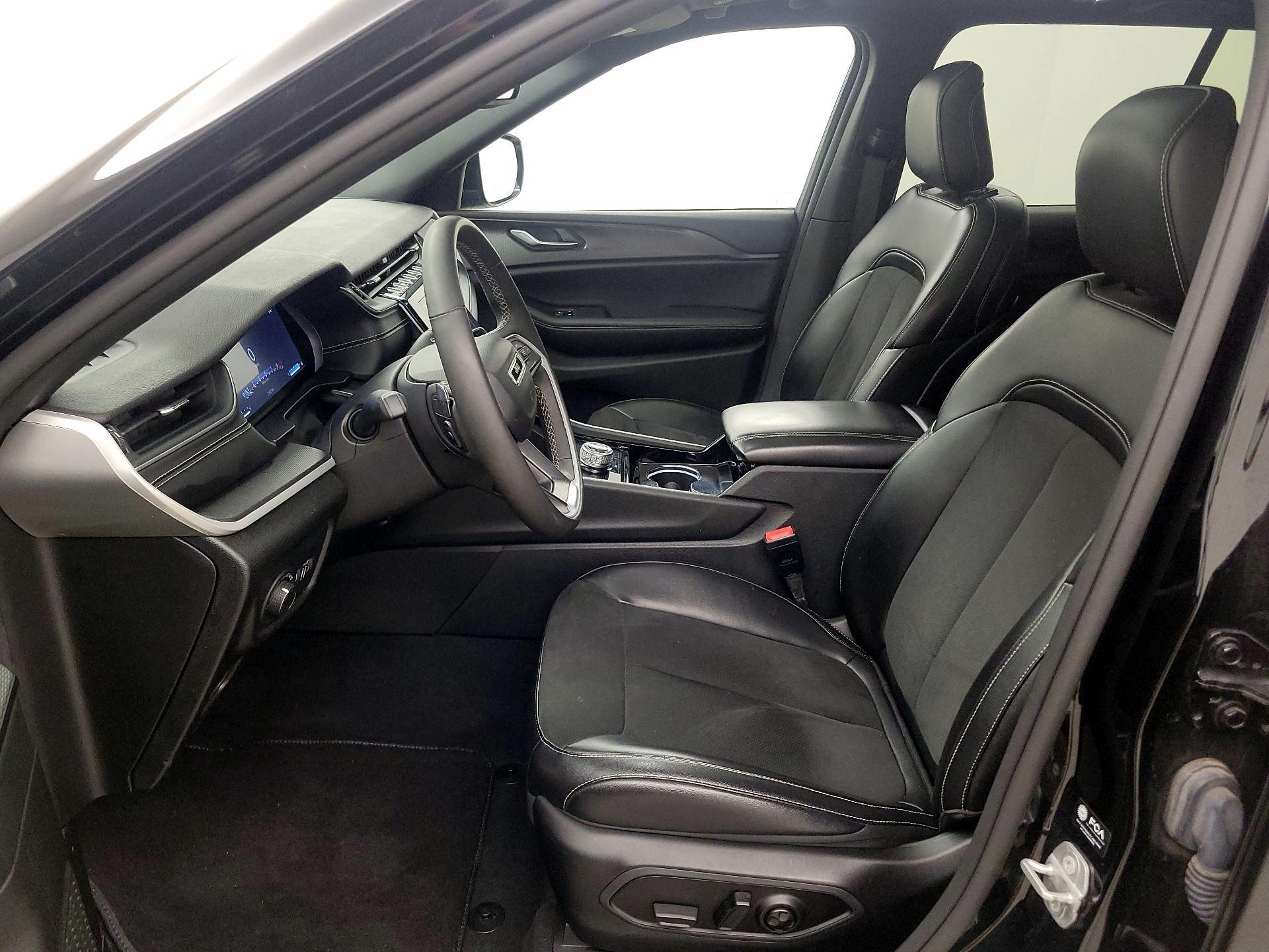 Thumbnail: 2023 Jeep Grand Cherokee - 11