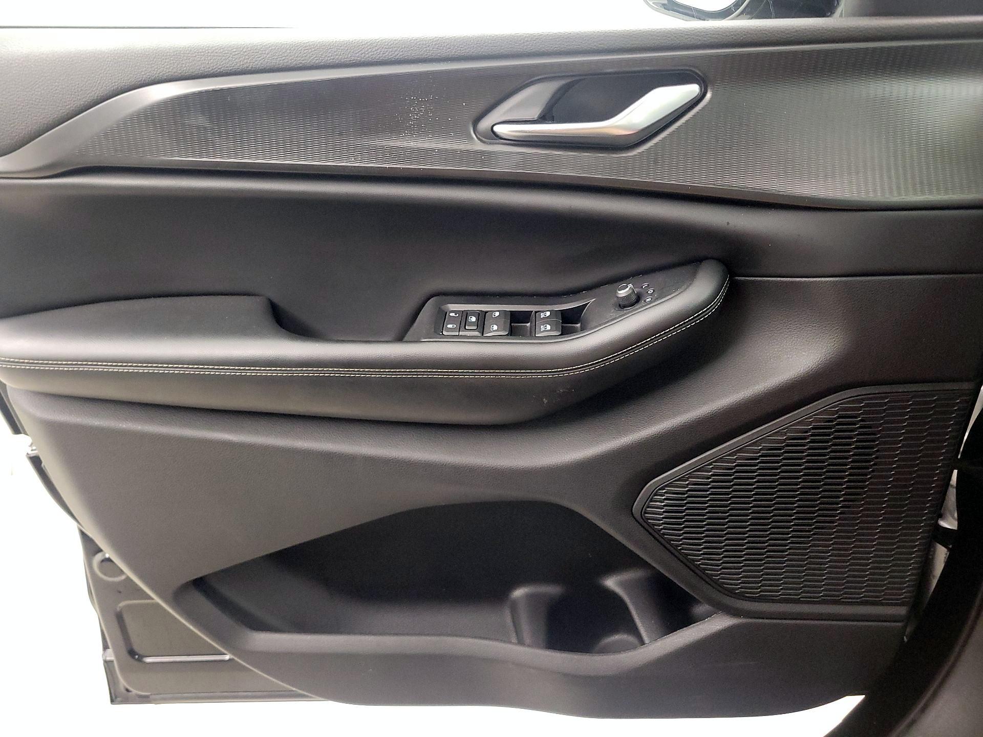 Thumbnail: 2023 Jeep Grand Cherokee - 12